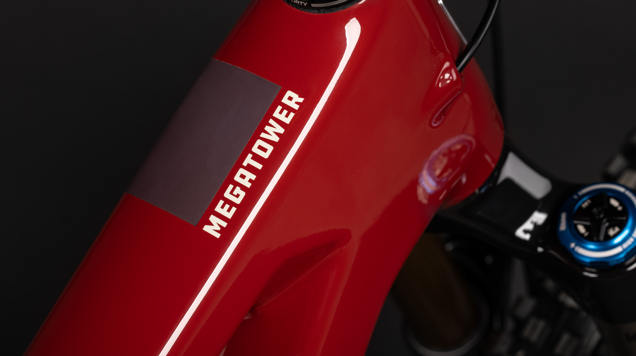https://www.santacruzbicycles.com/cdn/shop/files/25-Megatower_CCCarbon.png?v=1734633325