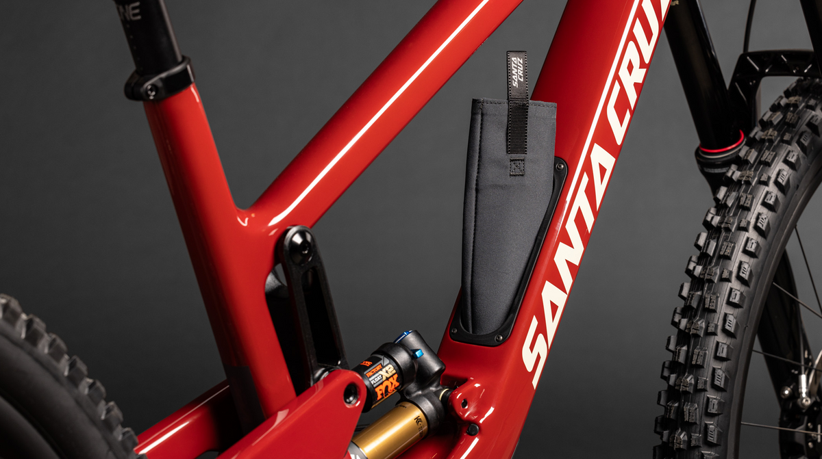 https://www.santacruzbicycles.com/cdn/shop/files/25-Megatower_Glovebox.png?v=1734633325&width=1200