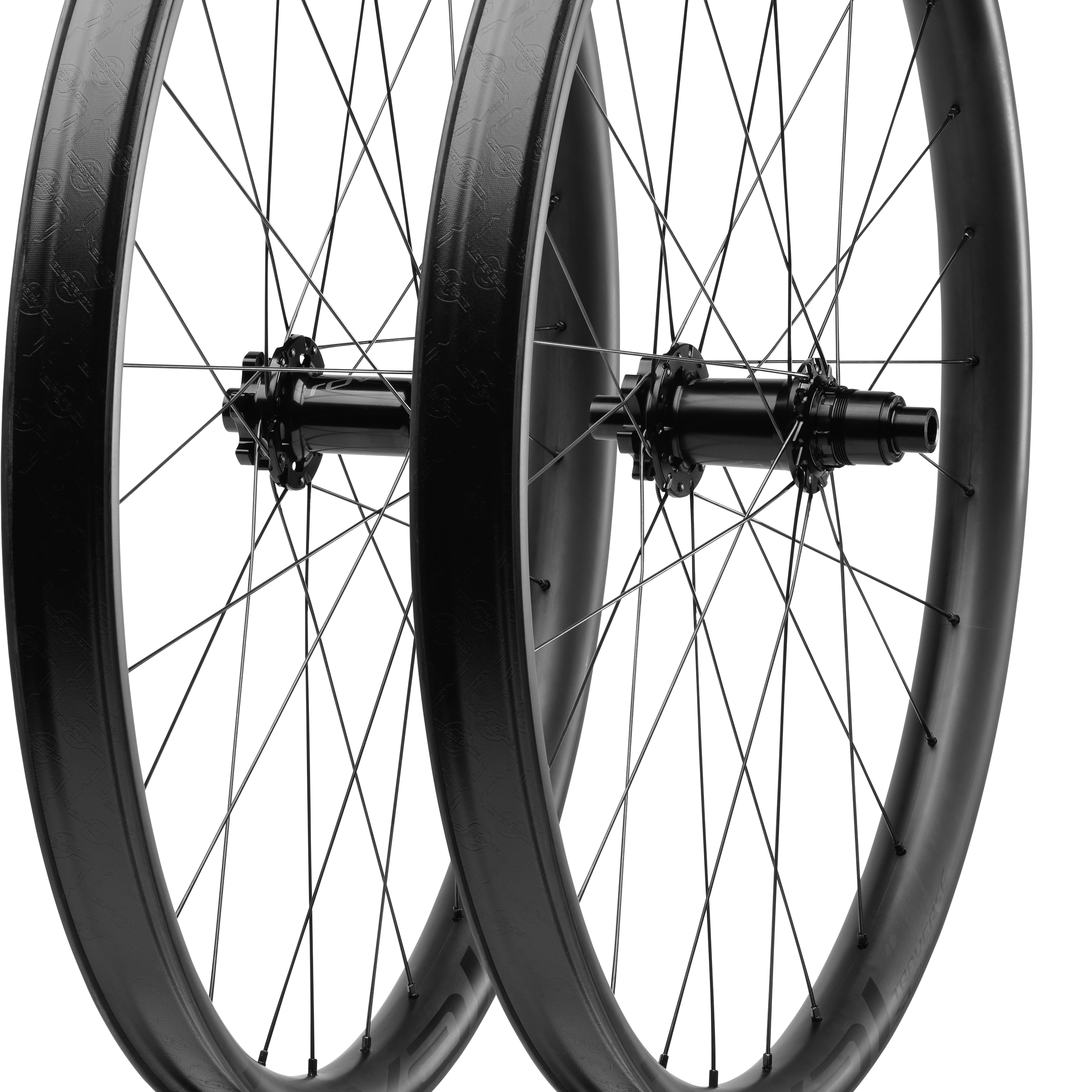 30119-730_WHL_TRAVERSE-38-SL-275-148_CARB-BLK_HERO.png
