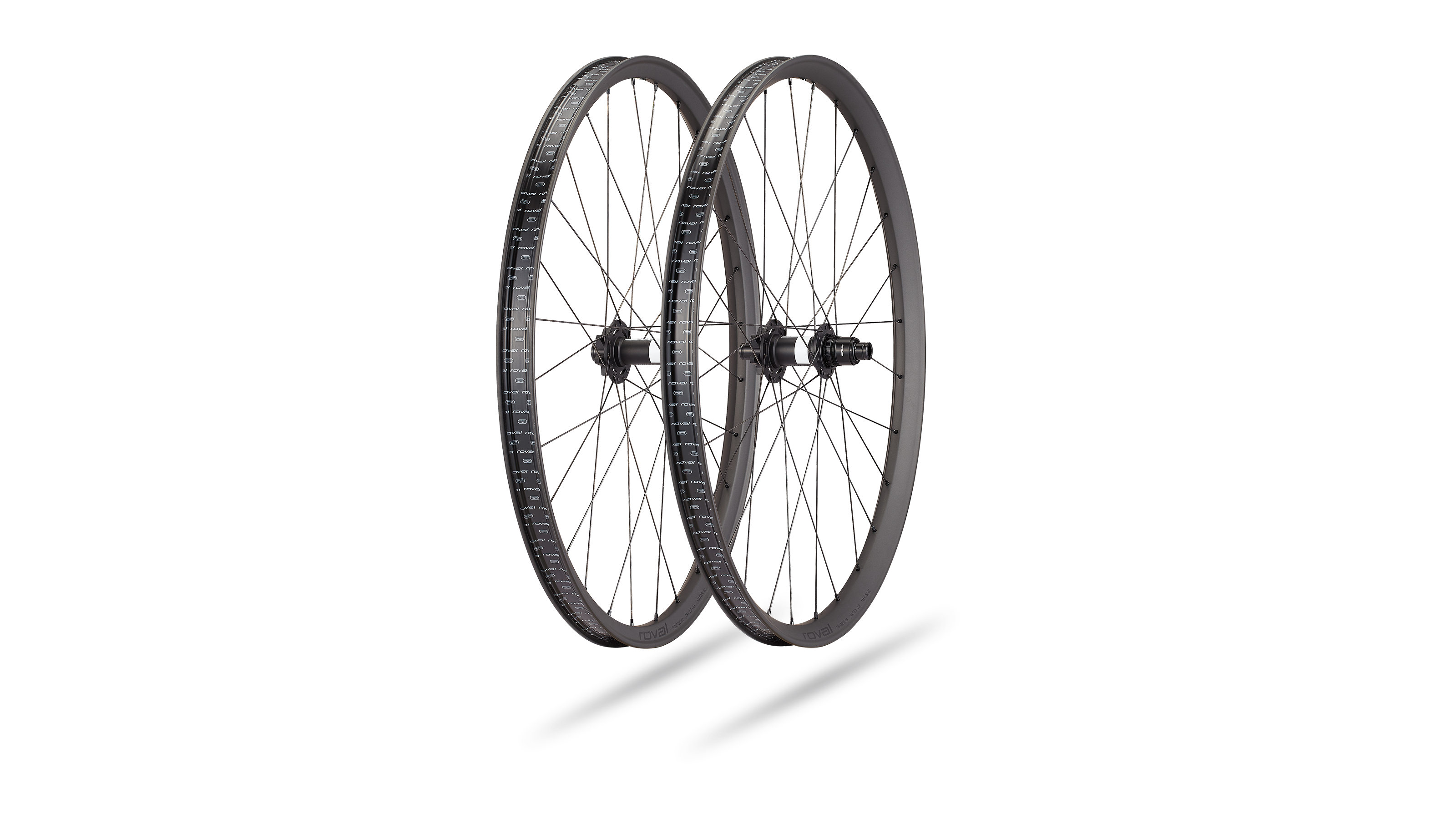 30123-930_WHL_TRAVERSE-HD-350-29-6B-FRONT-CARBON-BLK_HERO-PDP.png