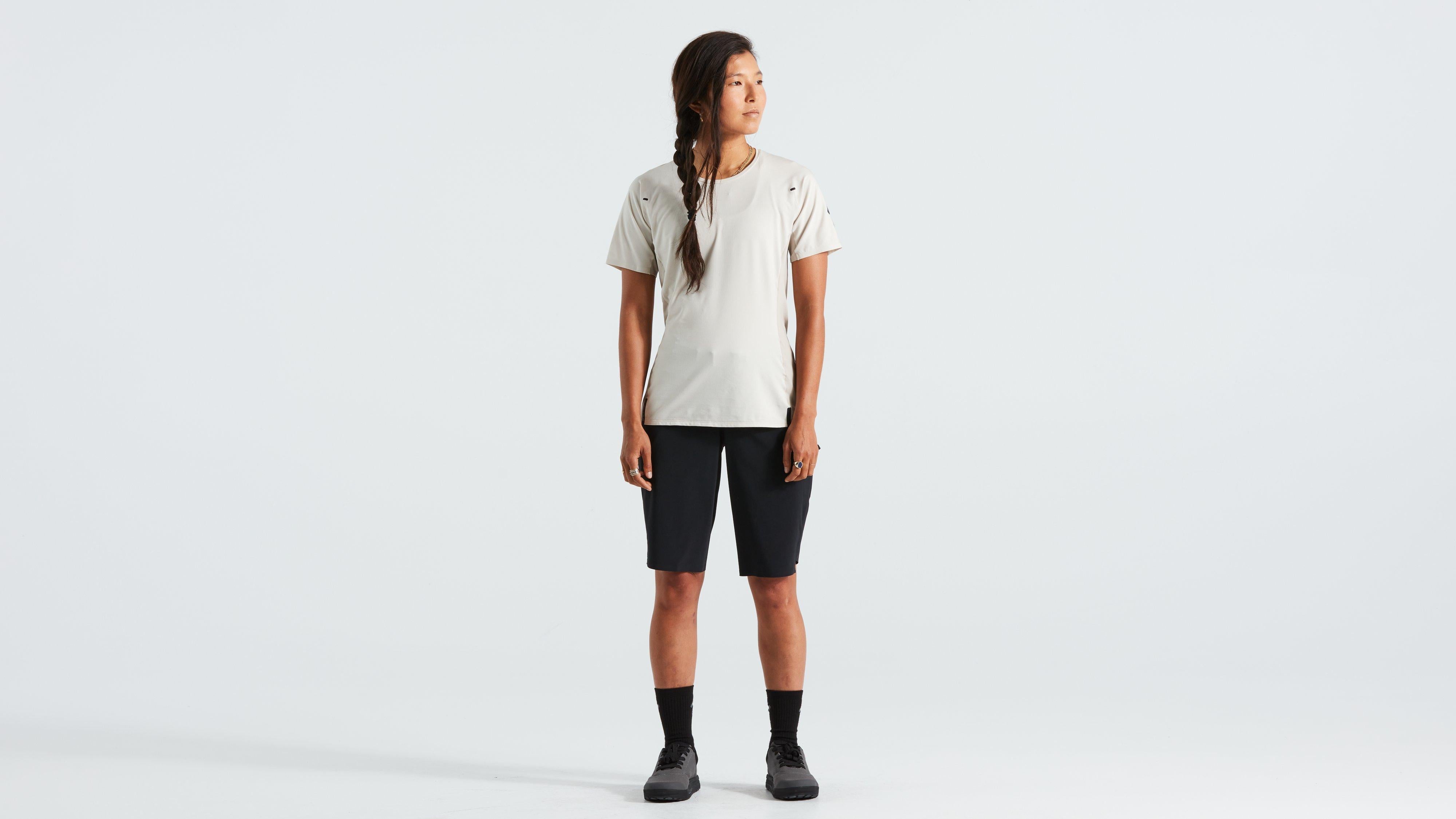 64022-010_APP_TRAIL-AIR-JERSEY-SS-WMN-WHTMTN-M_HERO.jpg