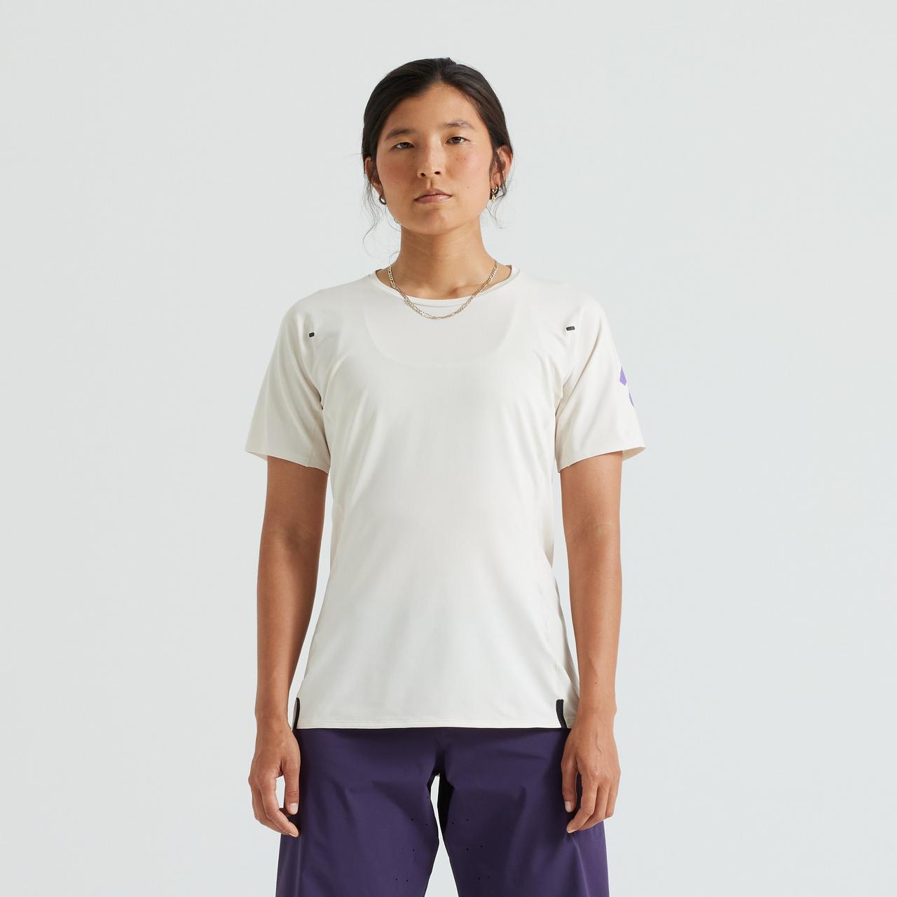 64023-010_APP_TRAIL-AIR-JERSEY-SS-WMN-BRCHWHT_PLP-HERO-SQUARE.jpg