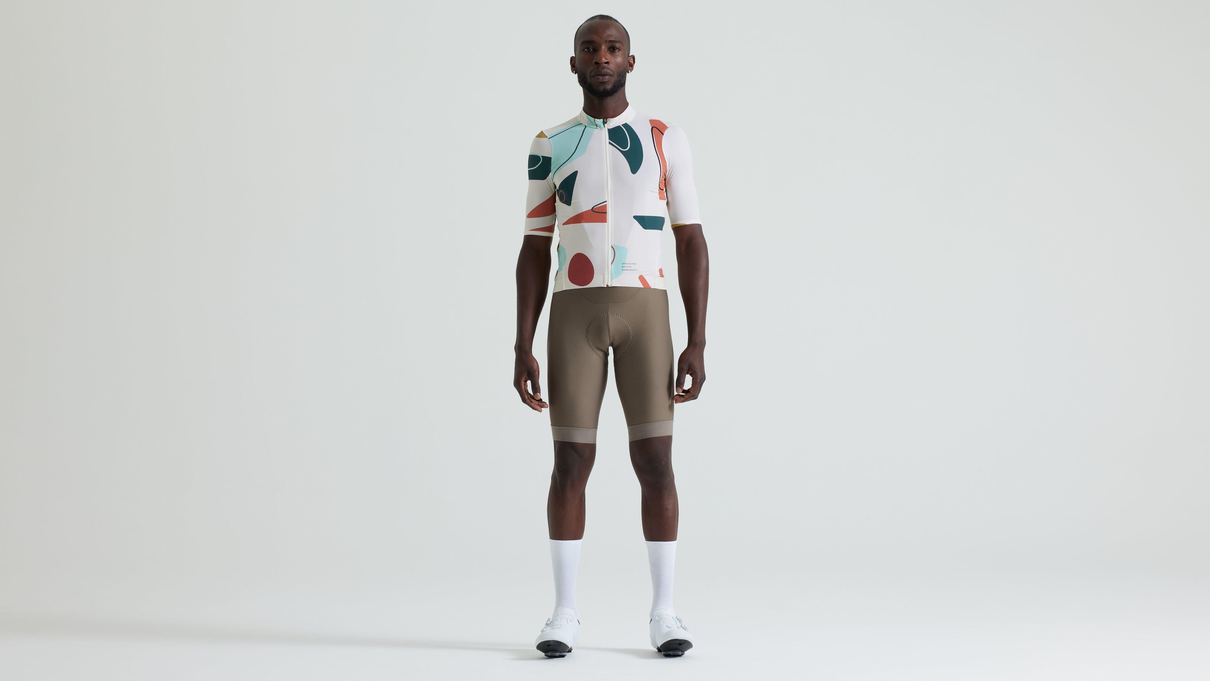 64023-340_APP_PRIME-JERSEY-SS-MEN-BRCHWHT-MULTI-GATHER_HERO.jpg