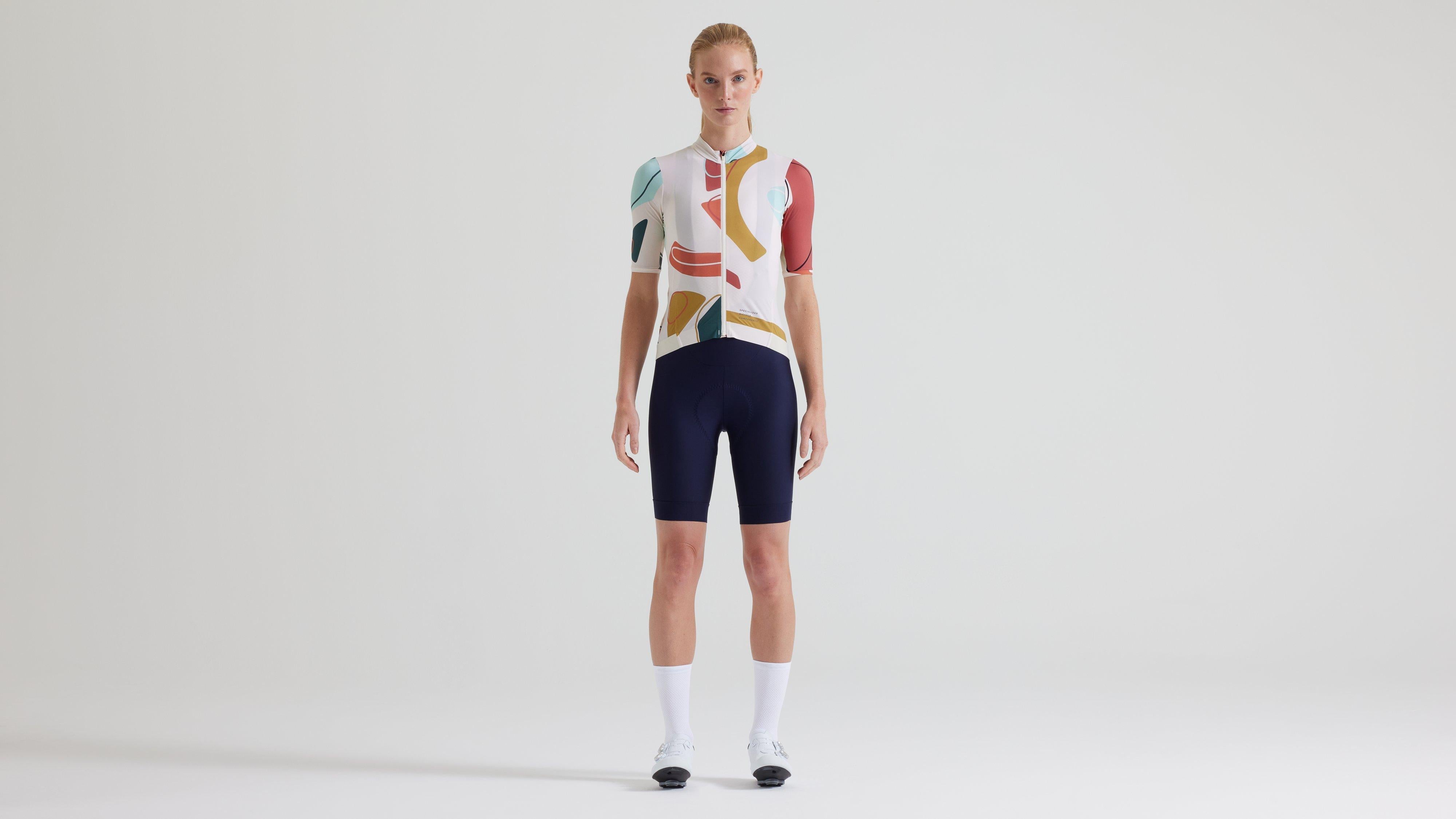 64023-350_APP_PRIME-JERSEY-SS-WMN-BRCHWHT-MULTI-GATHER_HERO.jpg