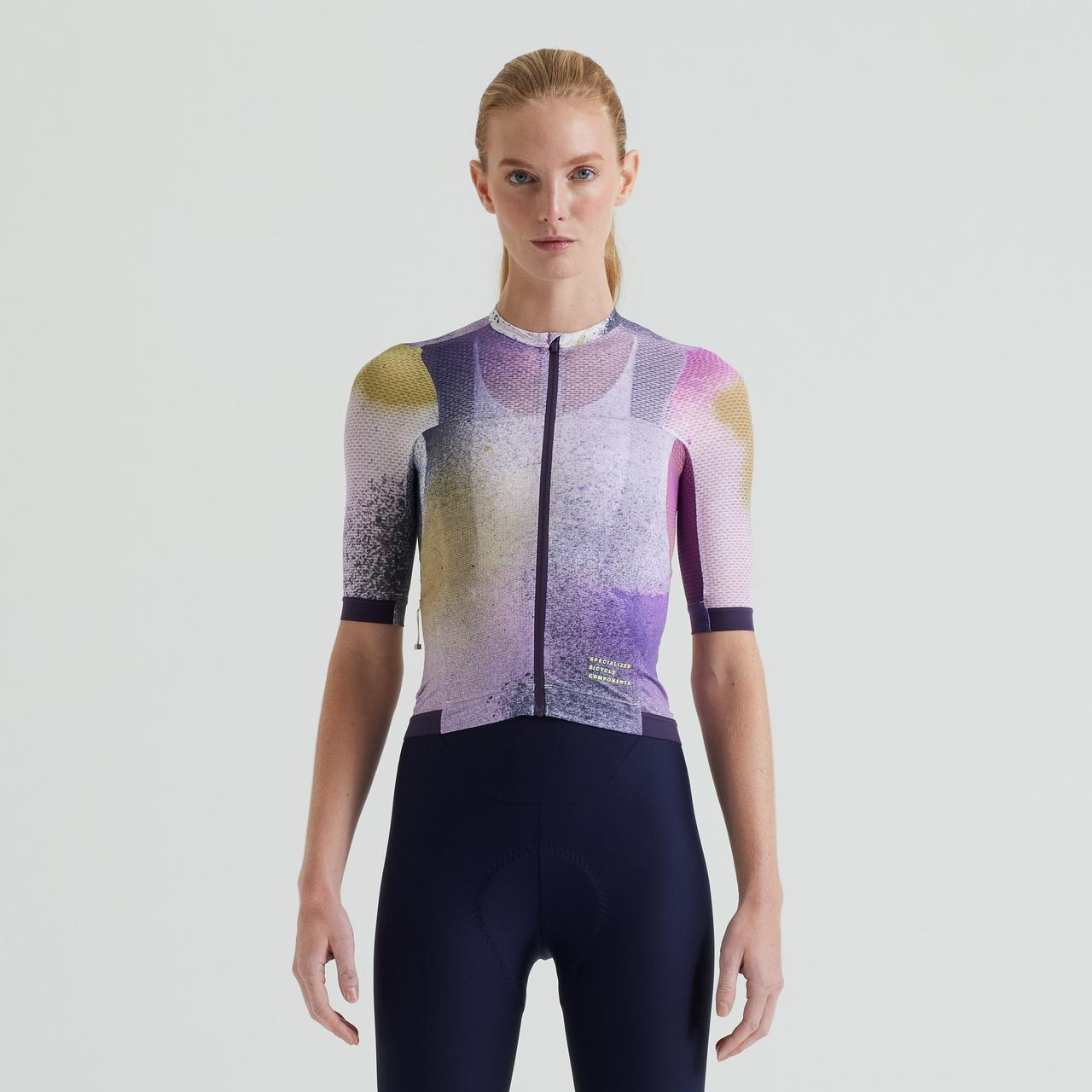 64023-953_APP_PRIME-LT-JERSEY-SS-WMN-WHT-MULTI-SPINDRIFT_PLP-HERO-SQUARE.jpg