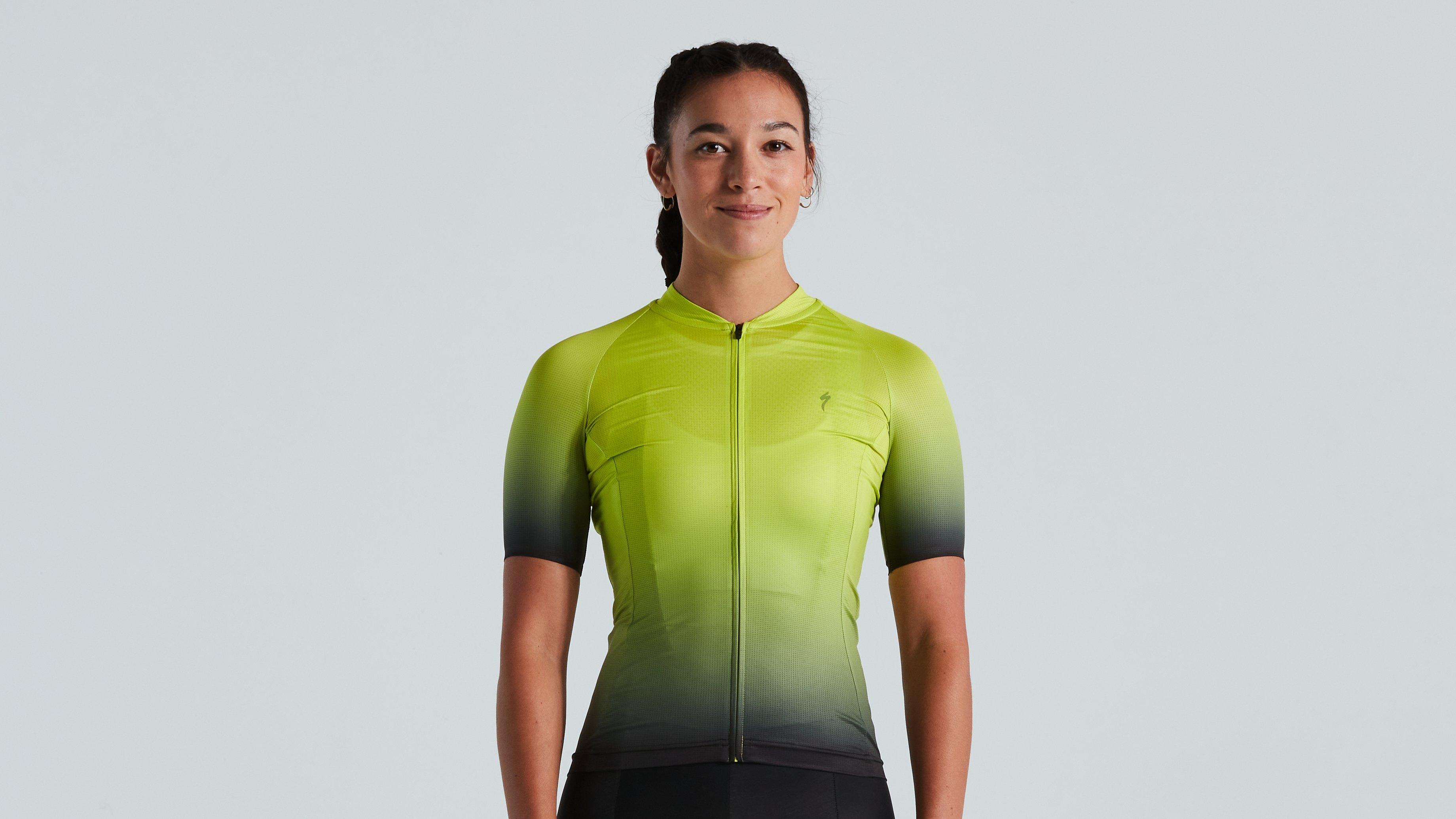 64120-590_APP_SL-AIR-JERSEY-SS-WMN-HYPERVIZ-M_HERO.jpg