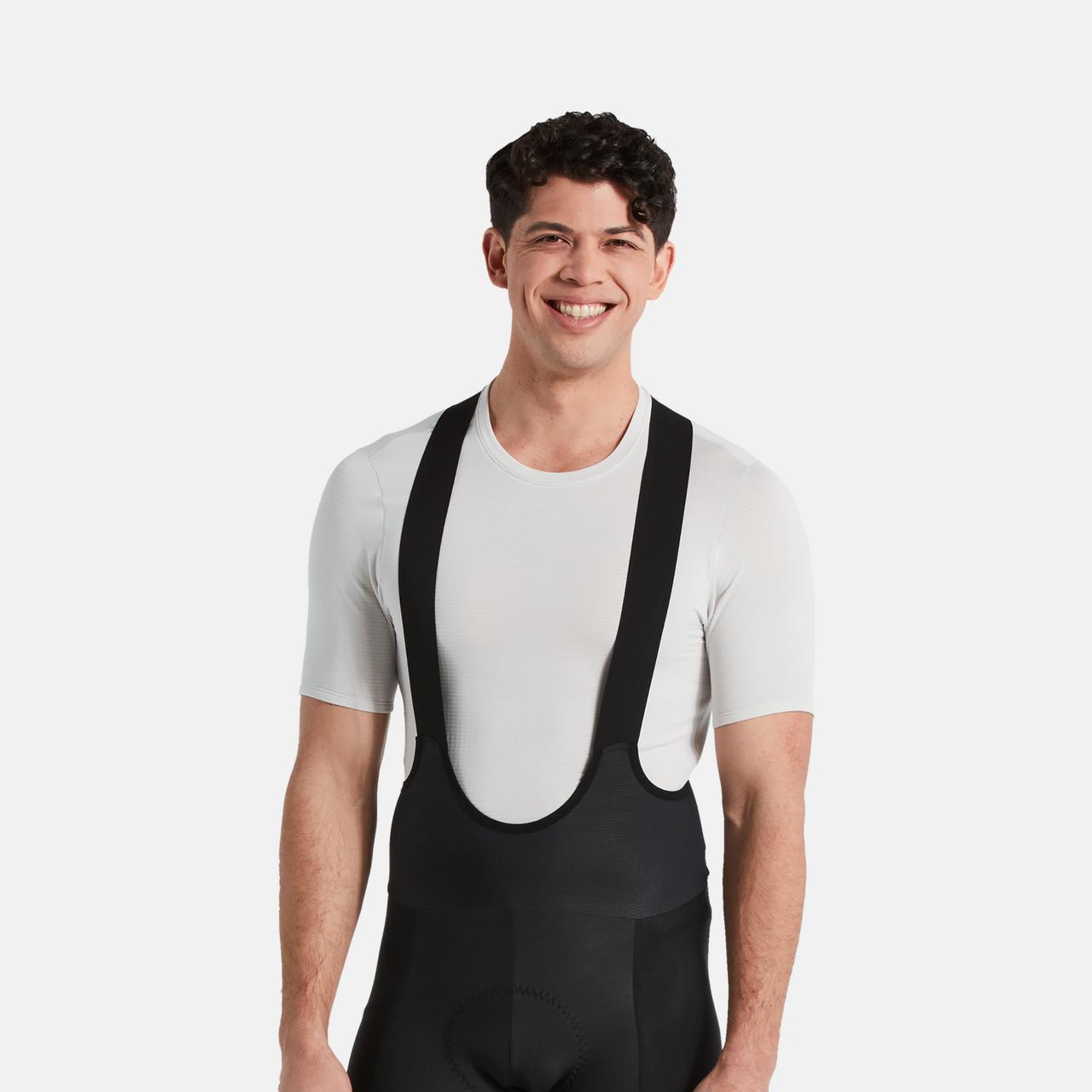 64122-100_APP_POWERGRID-BASELAYER-SS-MEN-DOVGRY-M_PLP-HERO-SQUARE.jpg