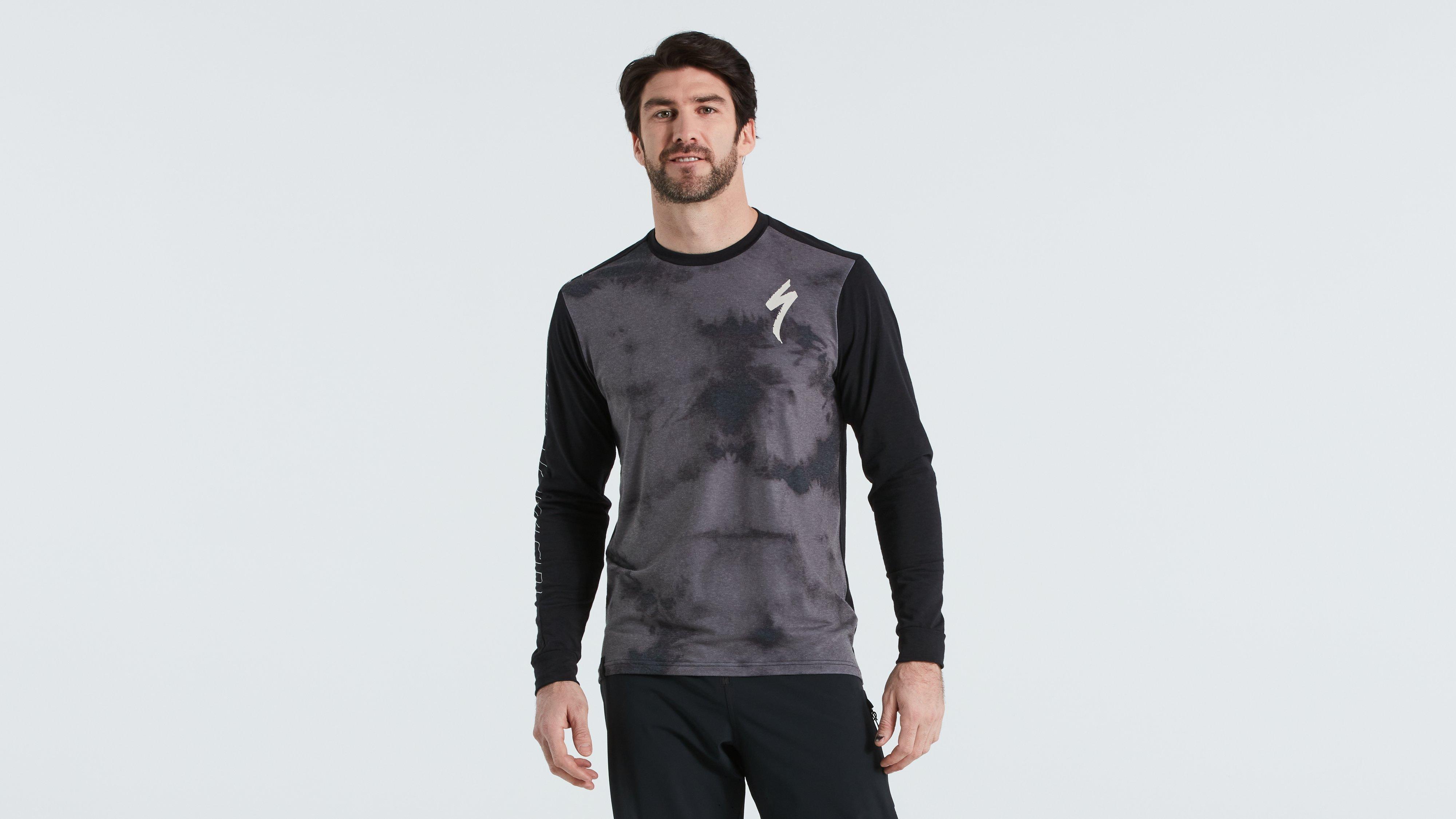 64122-611_APP_ALTERED-TRAIL-JERSEY-LS-MEN-SMK-M_HERO.jpg
