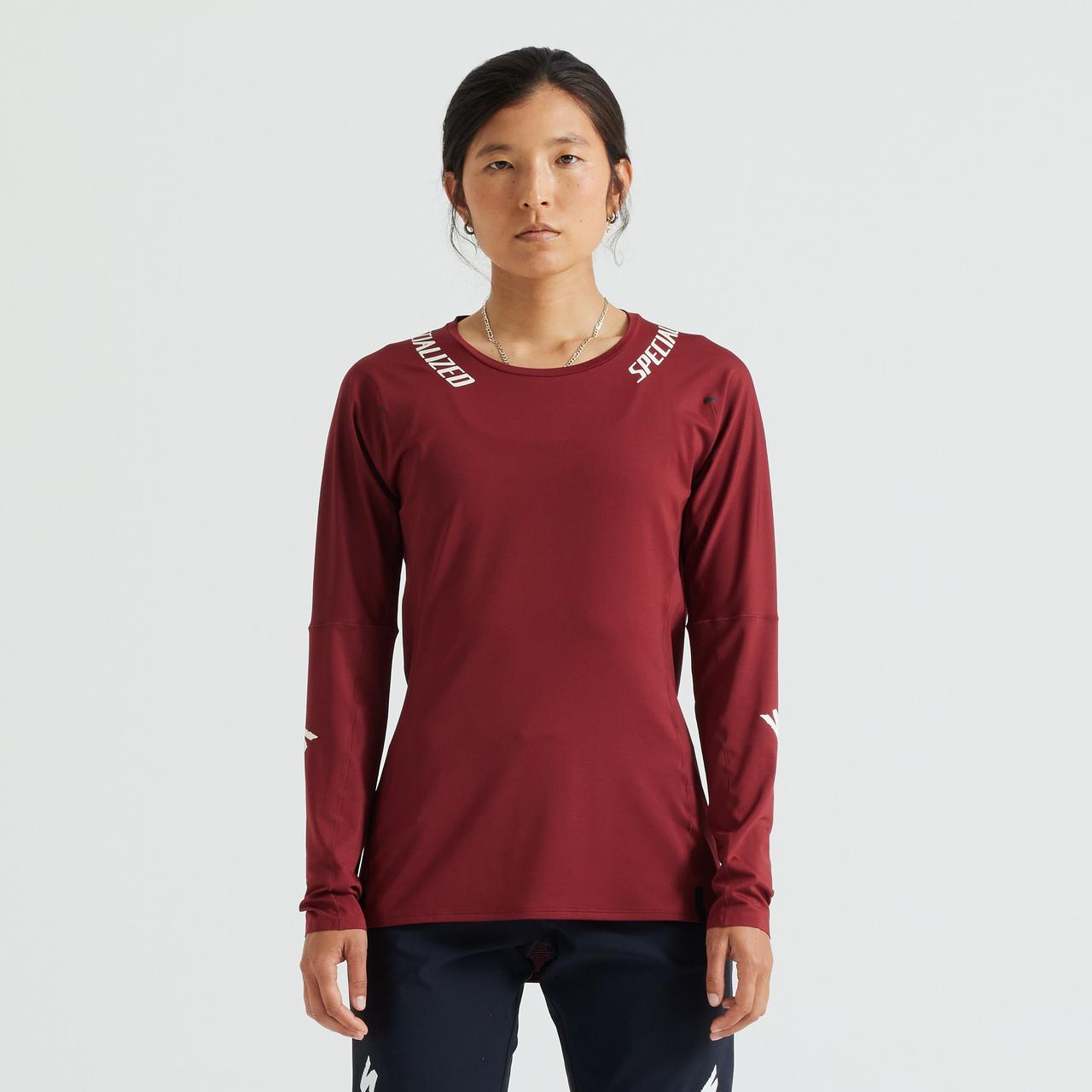 64123-310_APP_TRAIL-AIR-JERSEY-LS-WMN-GNTRED_PLP-HERO-SQUARE.jpg