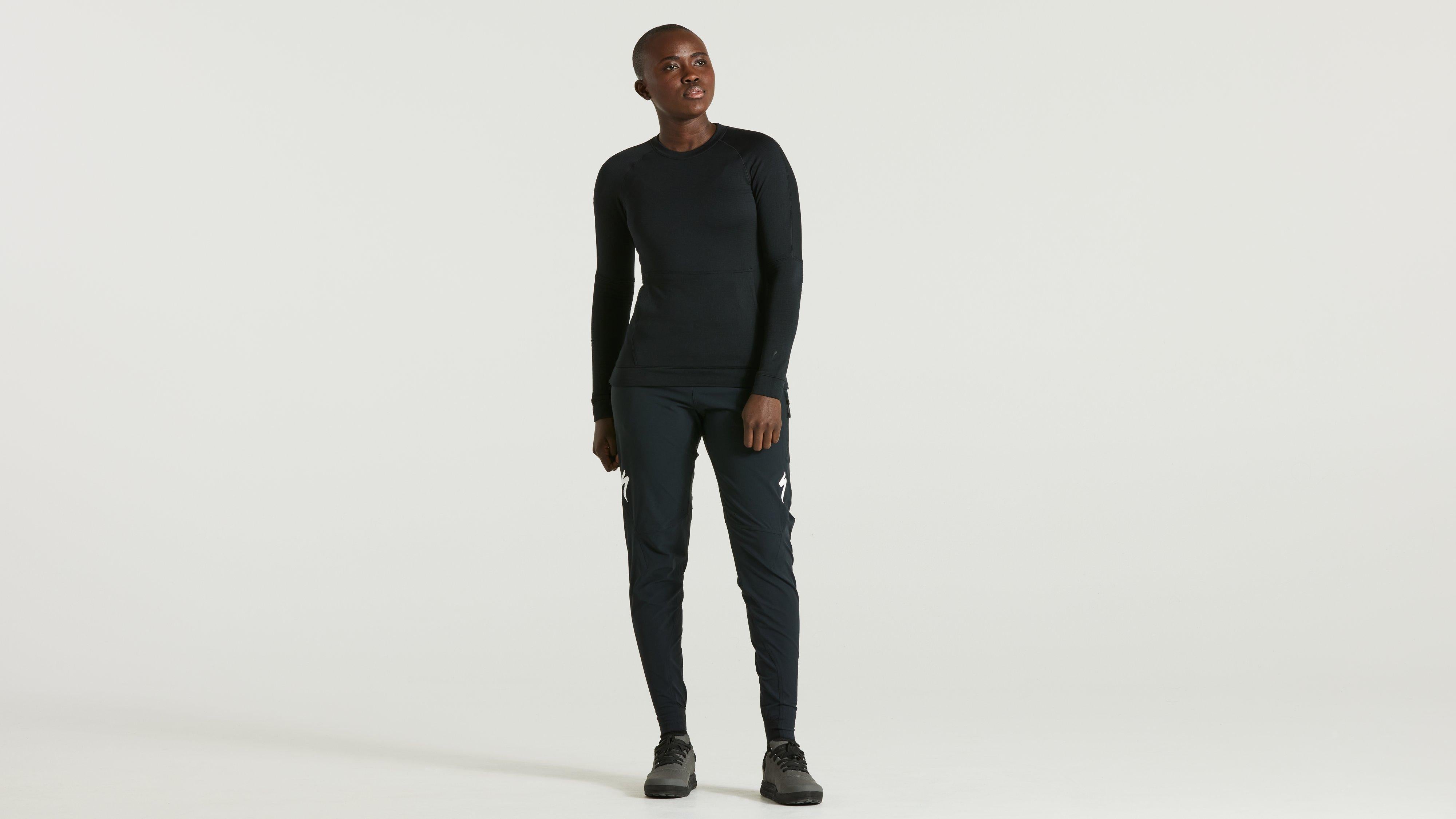 64221-060_APP_TRAIL-PANTS-BLK-32_HERO.jpg