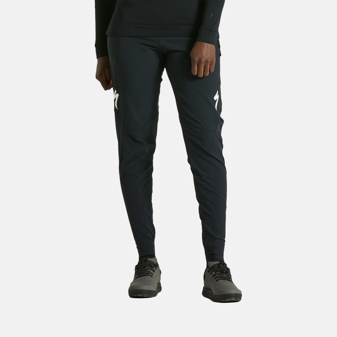 64221-060_APP_TRAIL-PANTS-BLK-32_PLP-HERO-SQUARE.jpg