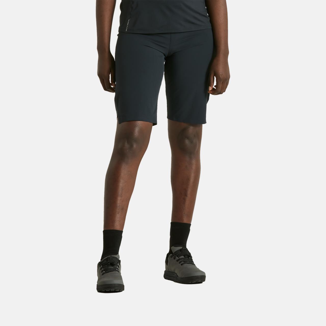 64221-370_APP_TRAIL-AIR-SHORT-WMN-BLK-S_PLP-HERO-SQUARE.jpg