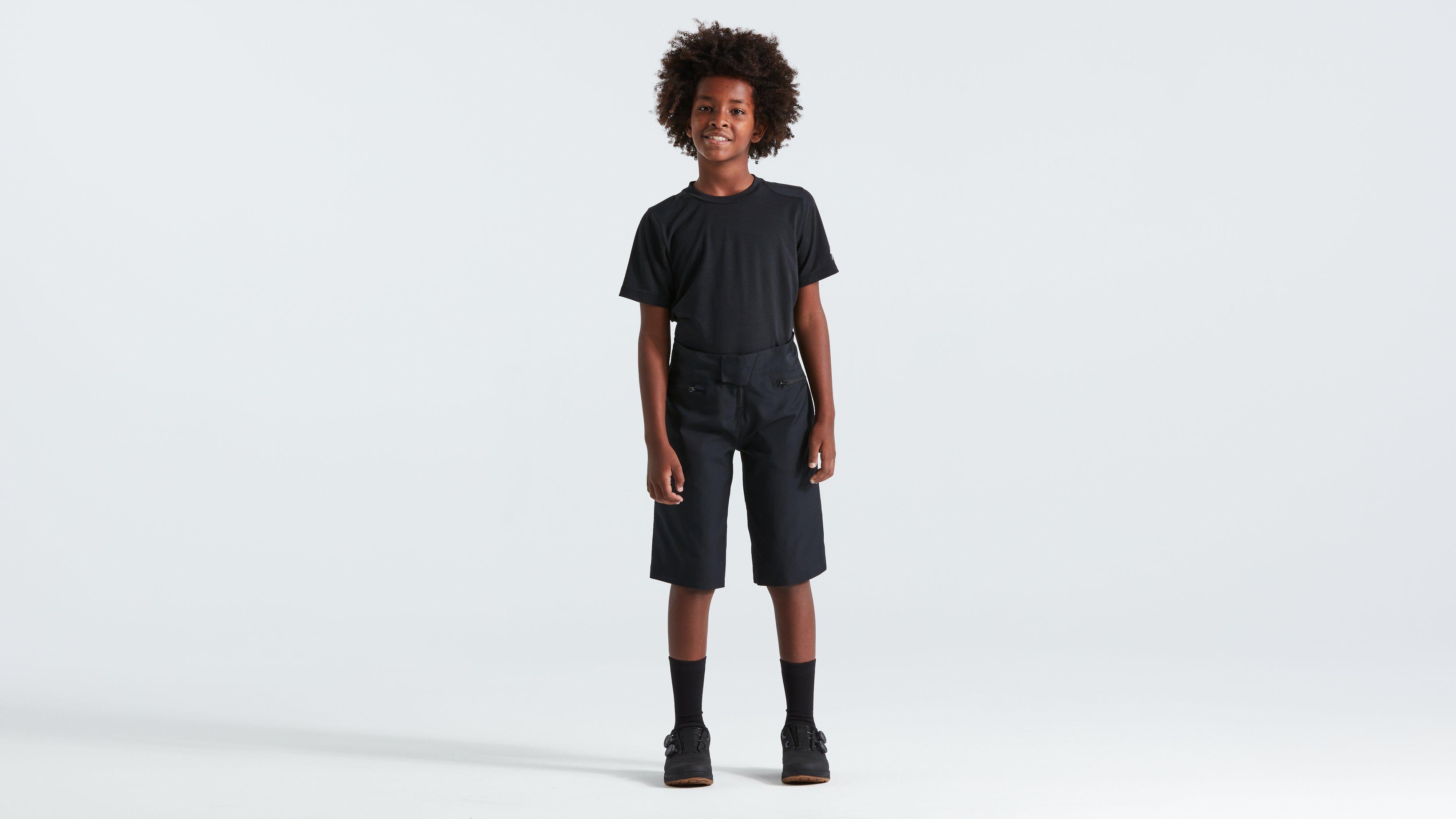 64221-650_APP_TRAIL-SHORT-YTH-BLK-M_HERO.jpg