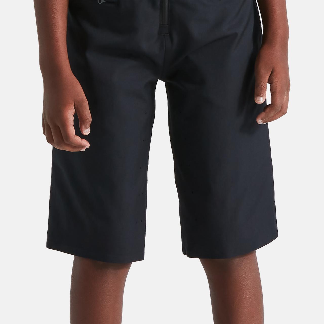 64221-650_APP_TRAIL-SHORT-YTH-BLK-M_PLP-HERO-SQUARE.jpg