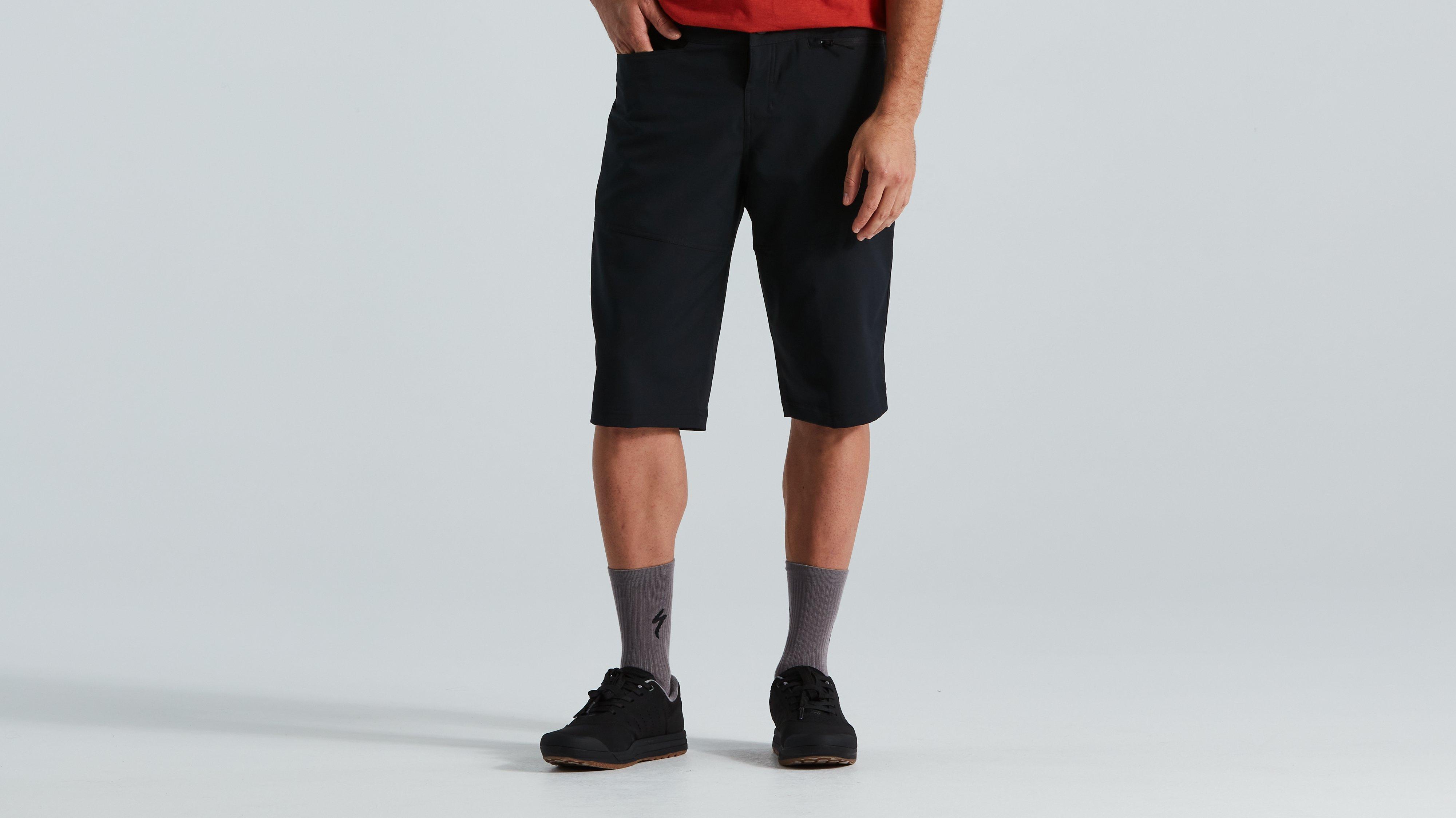 64221-8003_APP_TRAIL-SHORT-W-LINER-MEN-BLK-32_HERO.jpg
