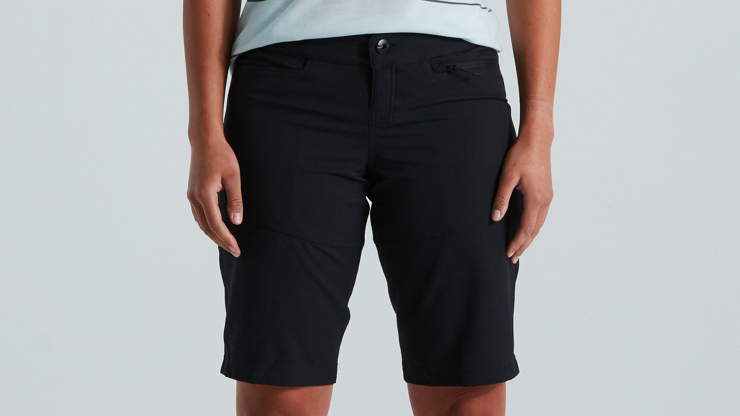 64221-810_APP_TRAIL-SHORT-W-LINER-WMN-BLK-S_HERO.jpg