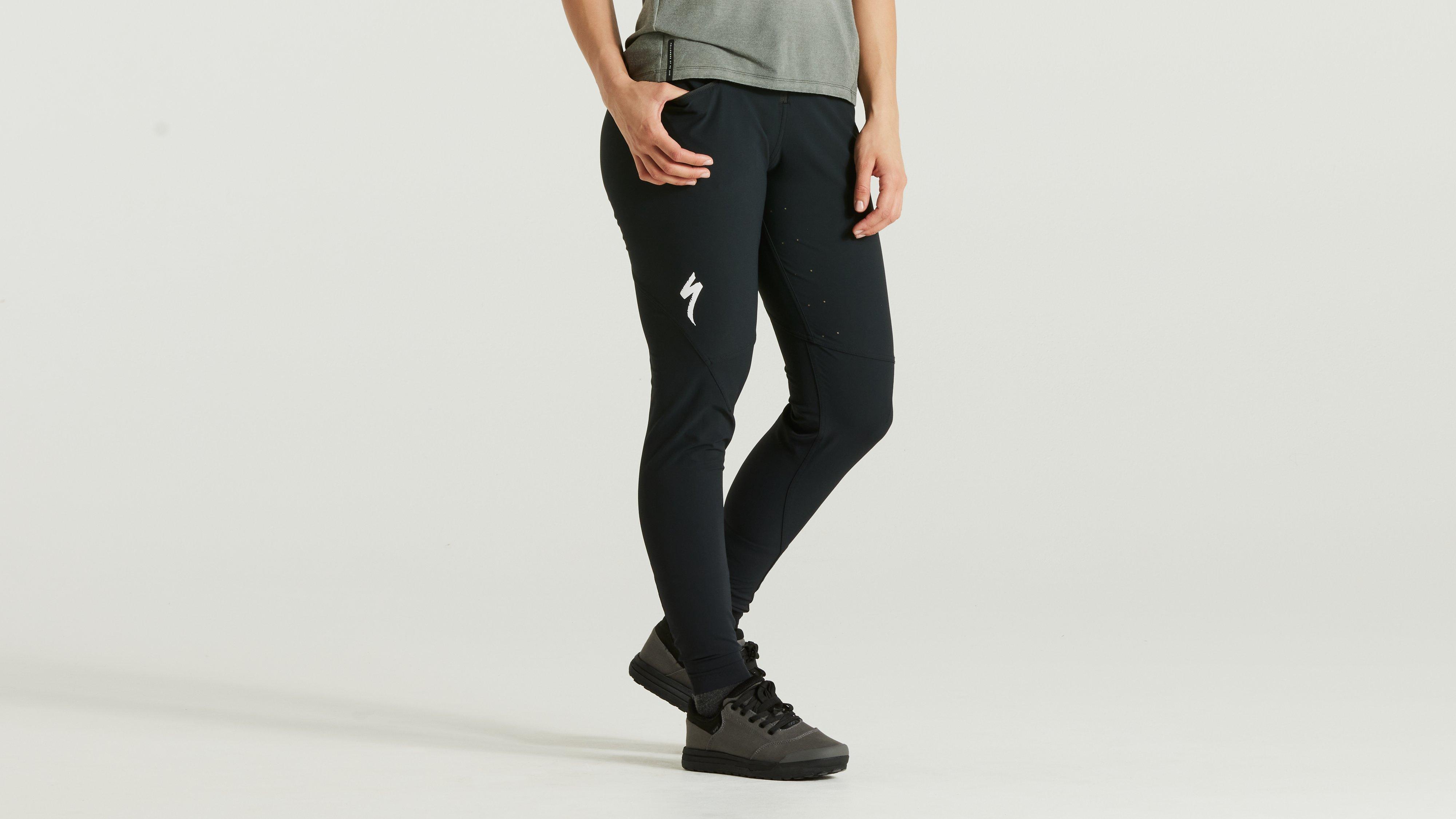 64222-080_APP_TRAIL-LOGO-PANTS-BLK-32_FRONT.jpg