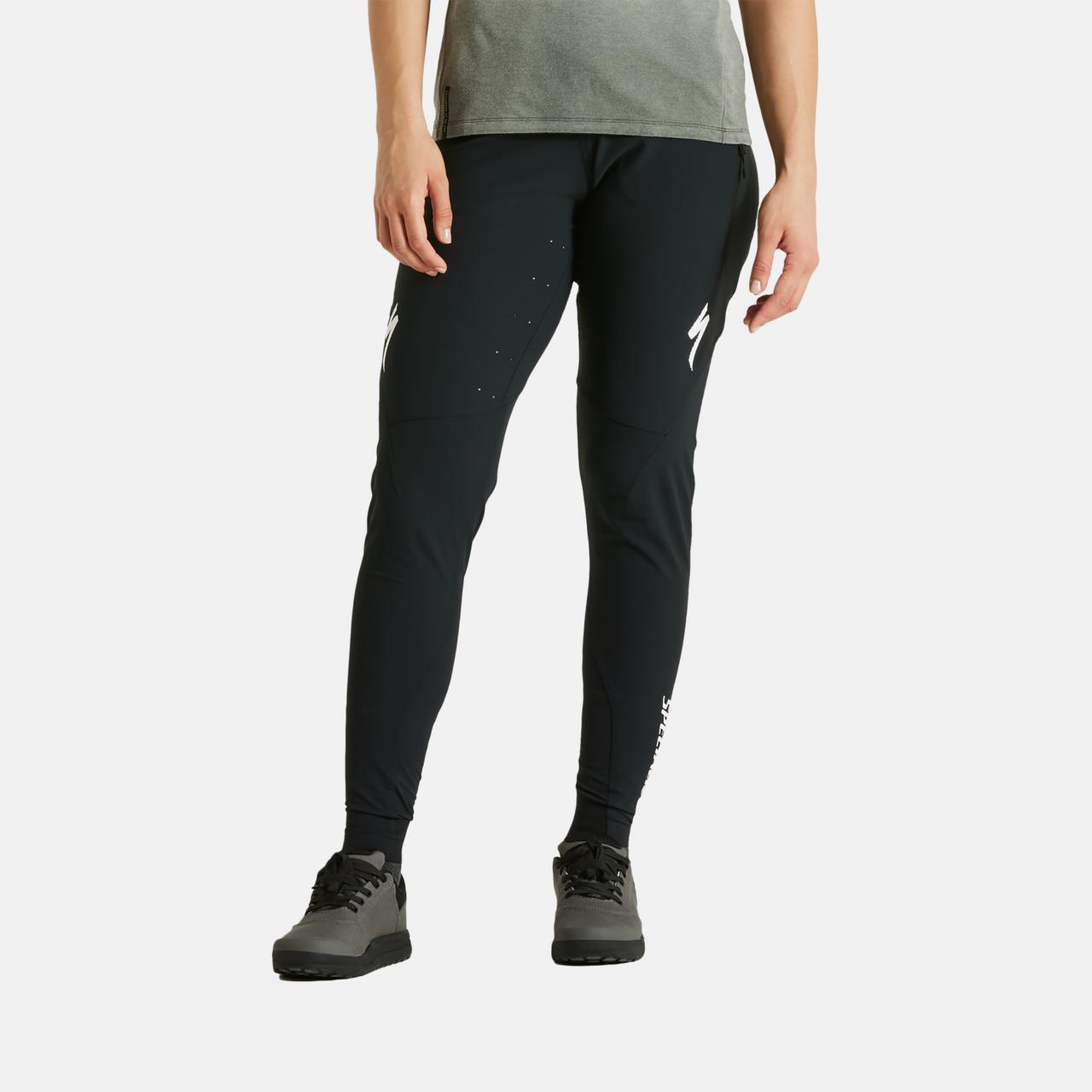 64222-080_APP_TRAIL-LOGO-PANTS-BLK-32_PLP-HERO-SQUARE.jpg