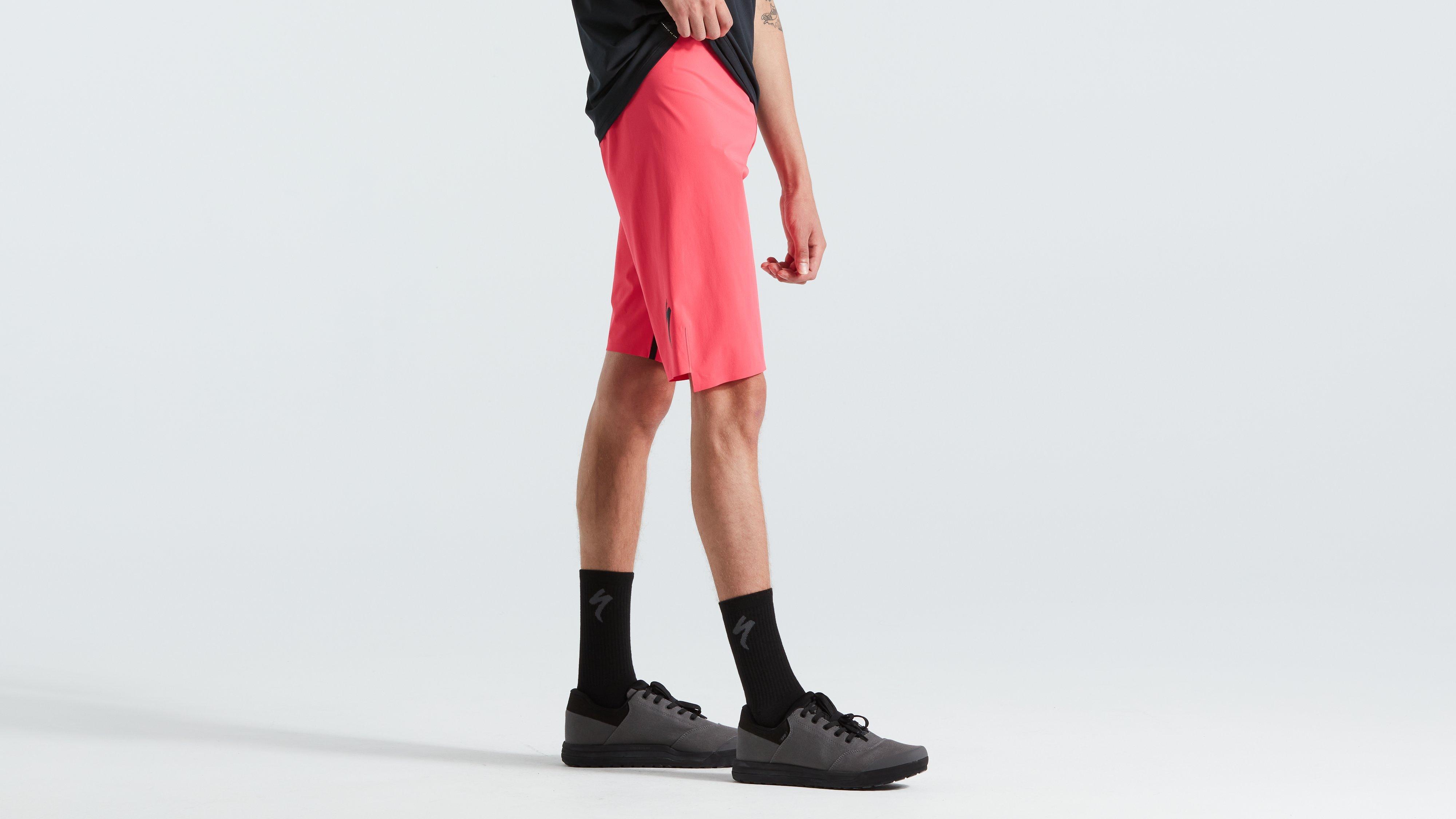 64222-3603_APP_TRAIL-AIR-SHORT-MEN-IMPRED-32_FRONT-3-4.jpg