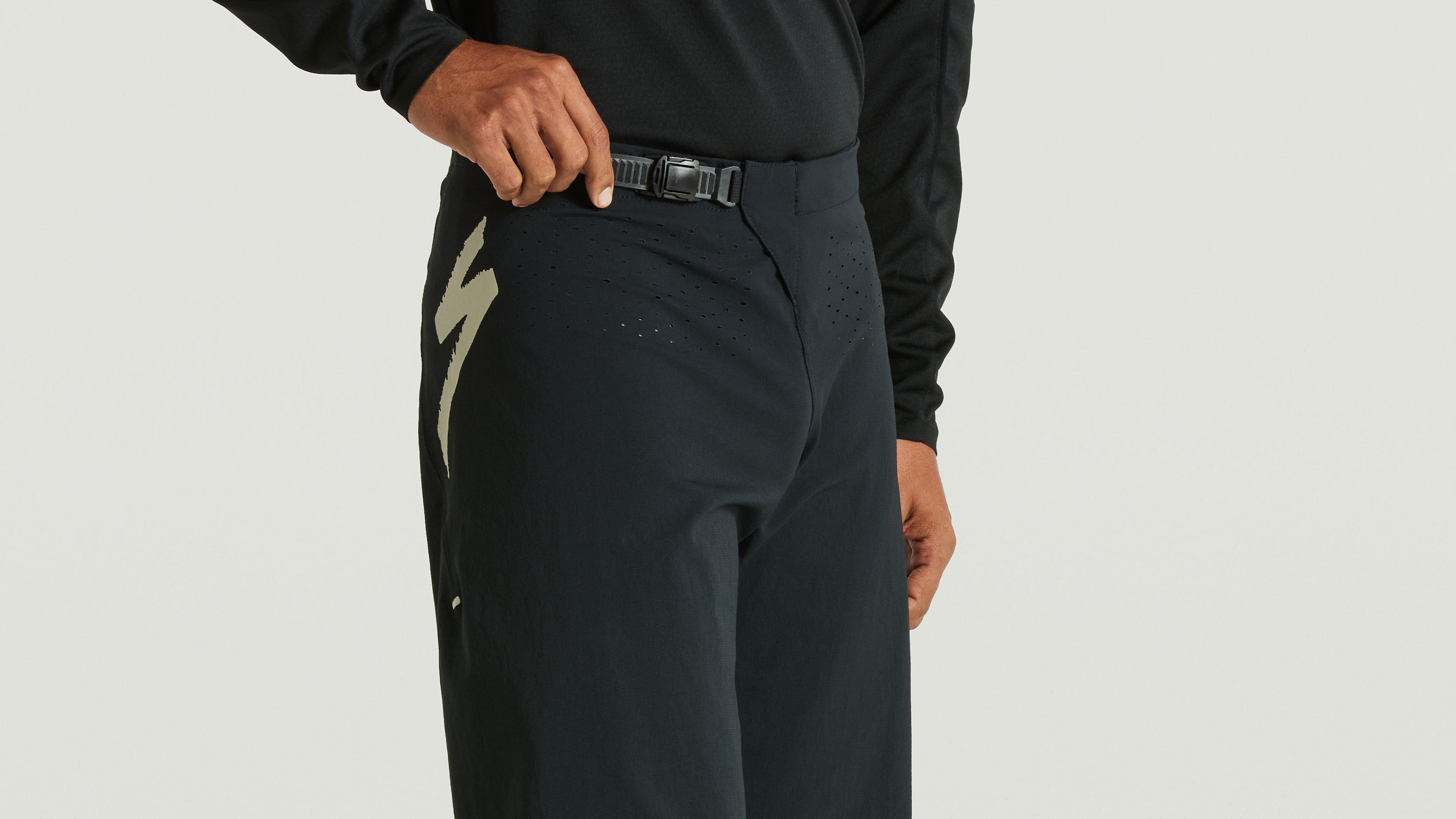 64222-7403_APP_GRAVITY-SHORT-BLK-32_DETAIL.jpg