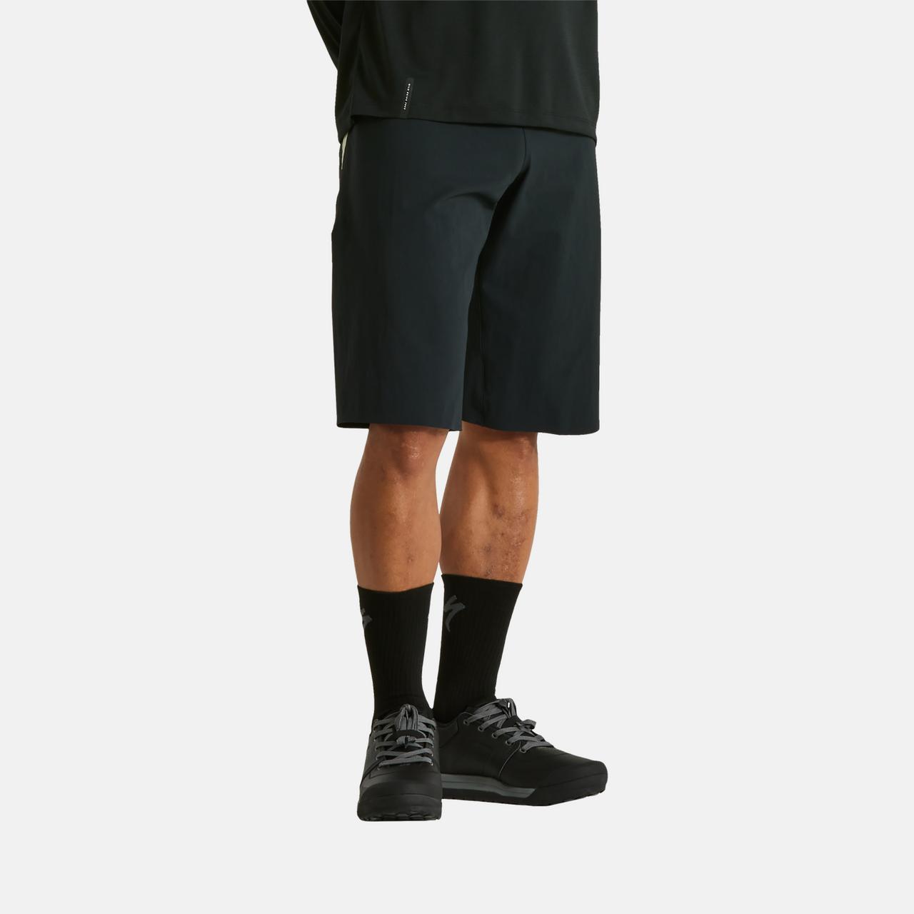 64222-7403_APP_GRAVITY-SHORT-BLK-32_PLP-HERO-SQUARE.jpg