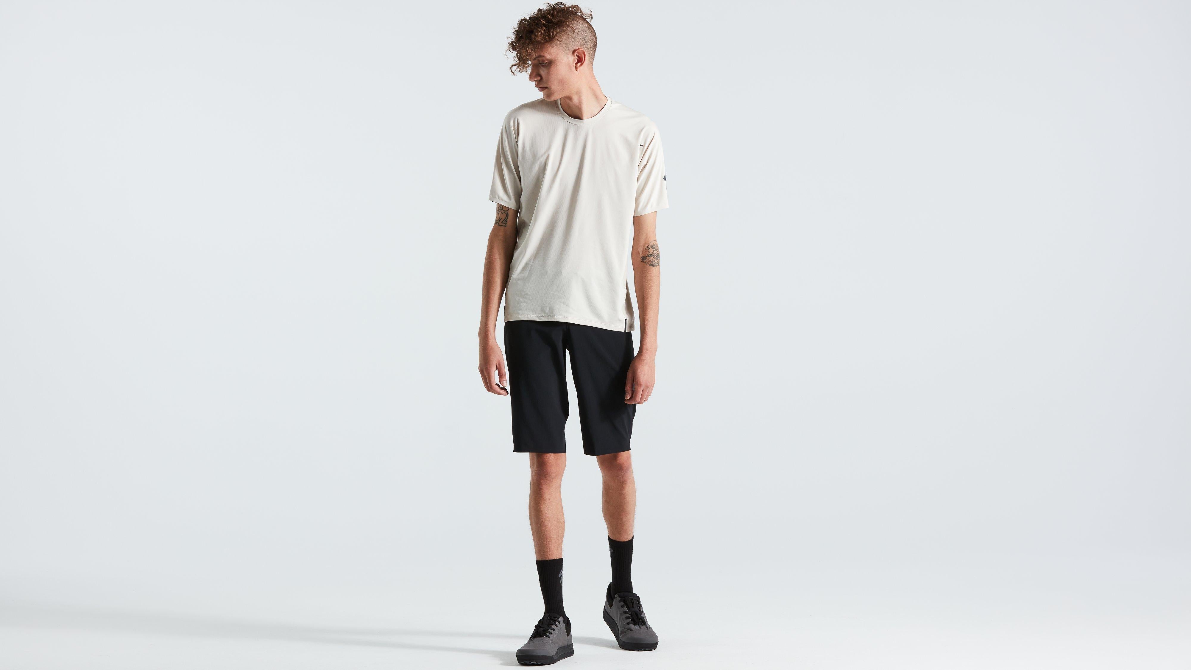 64222-8203_APP_TRAIL-CORDURA-SHORT-MEN-BLK-32_HERO_HERO.jpg