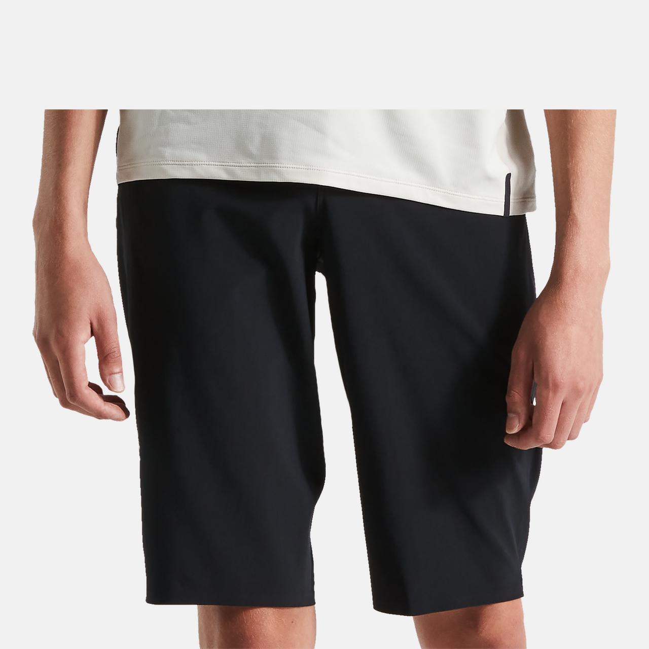 64222-8203_APP_TRAIL-CORDURA-SHORT-MEN-BLK-32_HERO_PLP-HERO-SQUARE.jpg