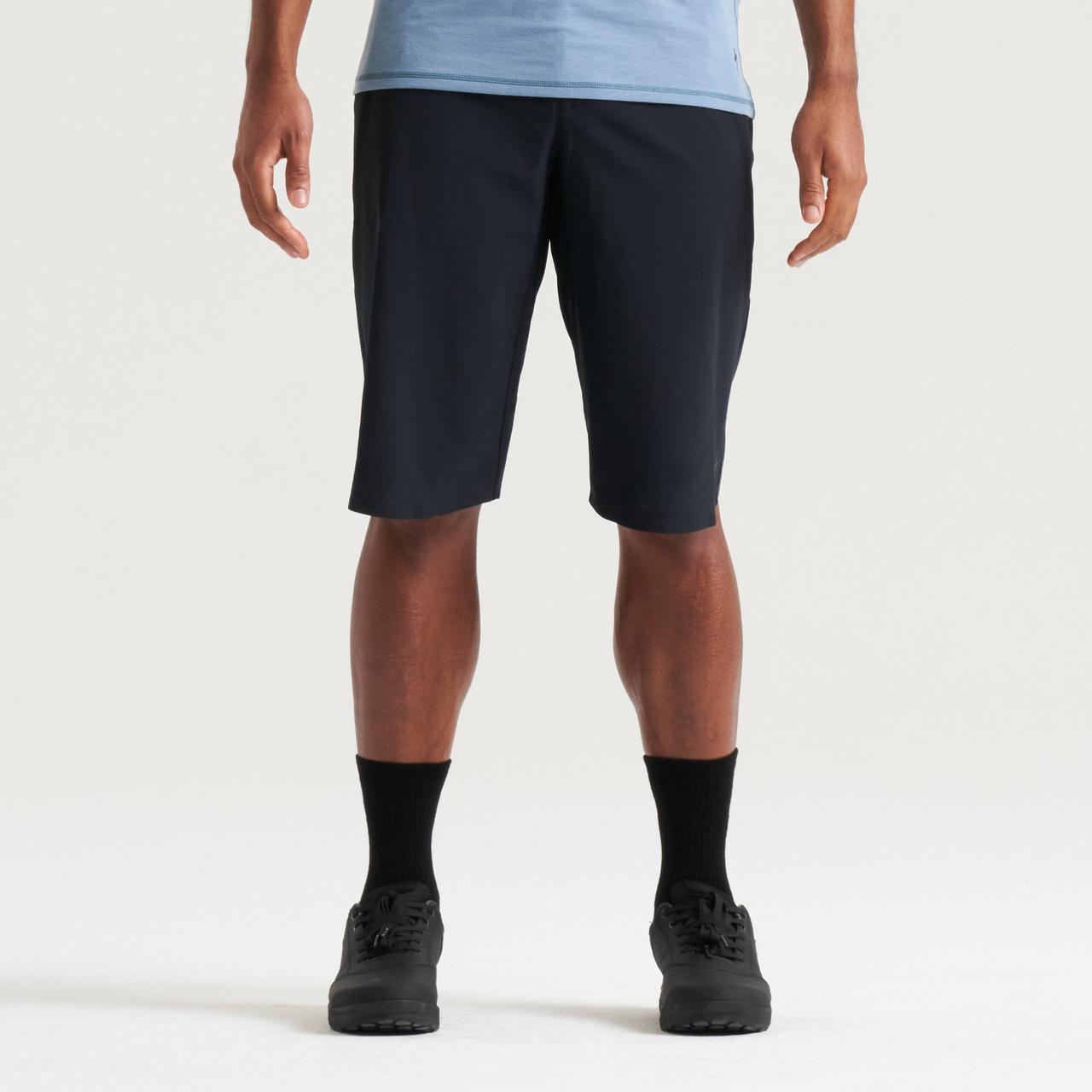 64225-59_APP_TRACTION-SHORT-MEN-BLK_HERO-SQUARE.jpg