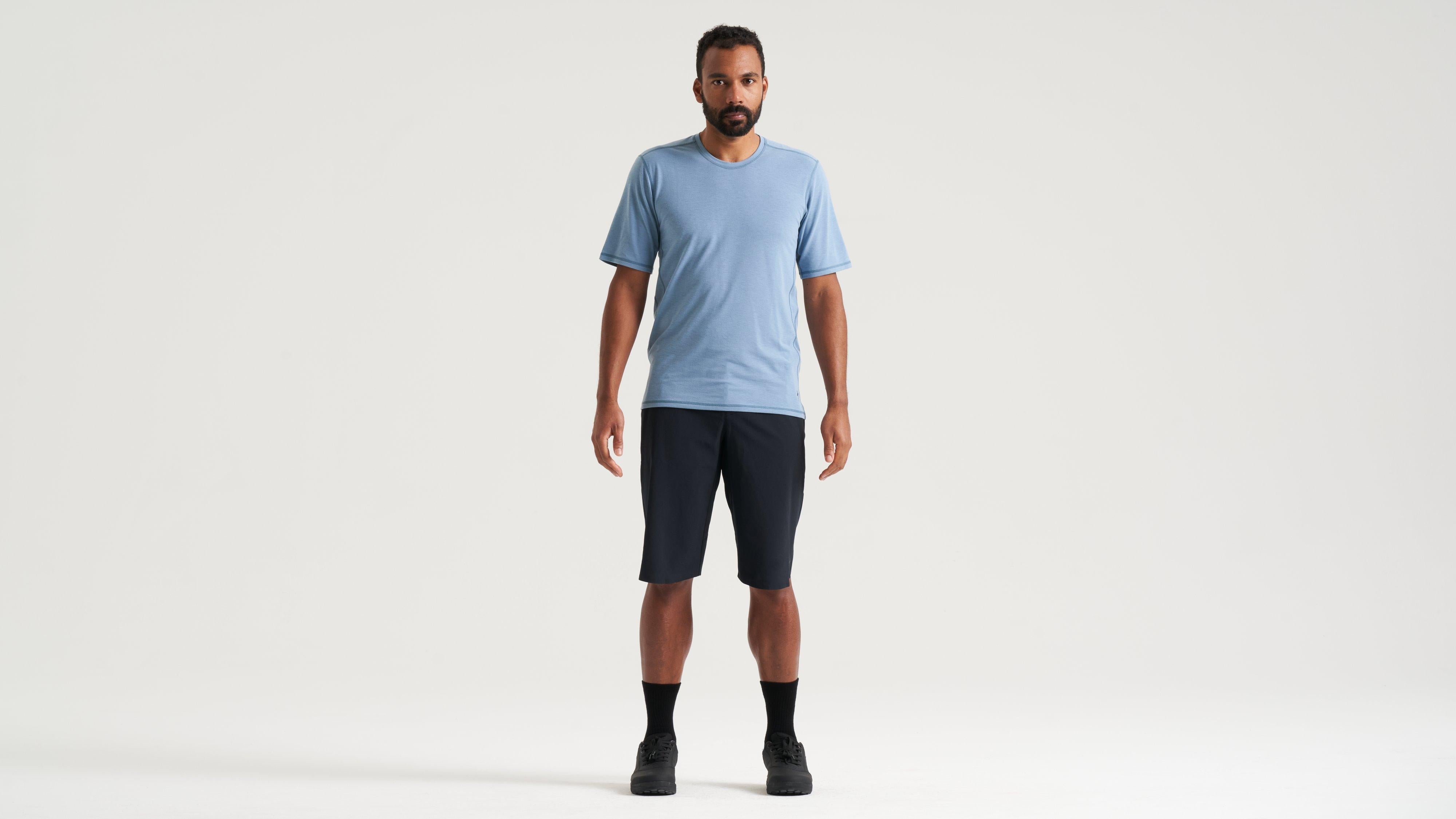 64225-59_APP_TRACTION-SHORT-MEN-BLK_HERO.jpg