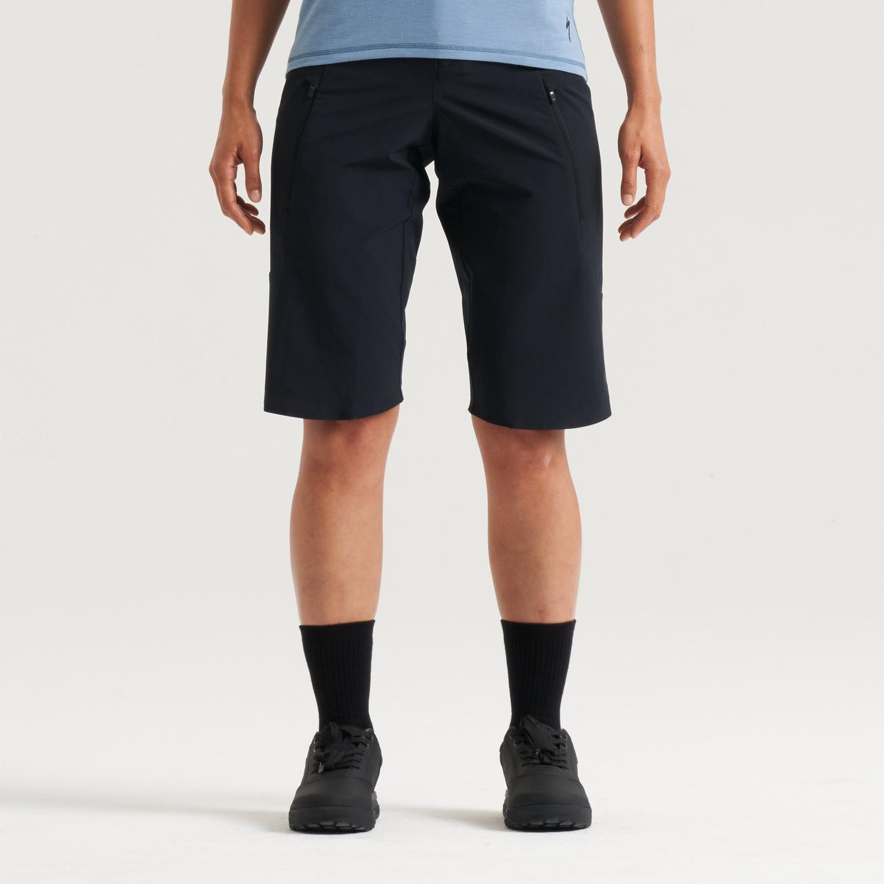 64225-60_APP_TRACTION-SHORT-WMN-BLK_HERO-SQUARE.jpg