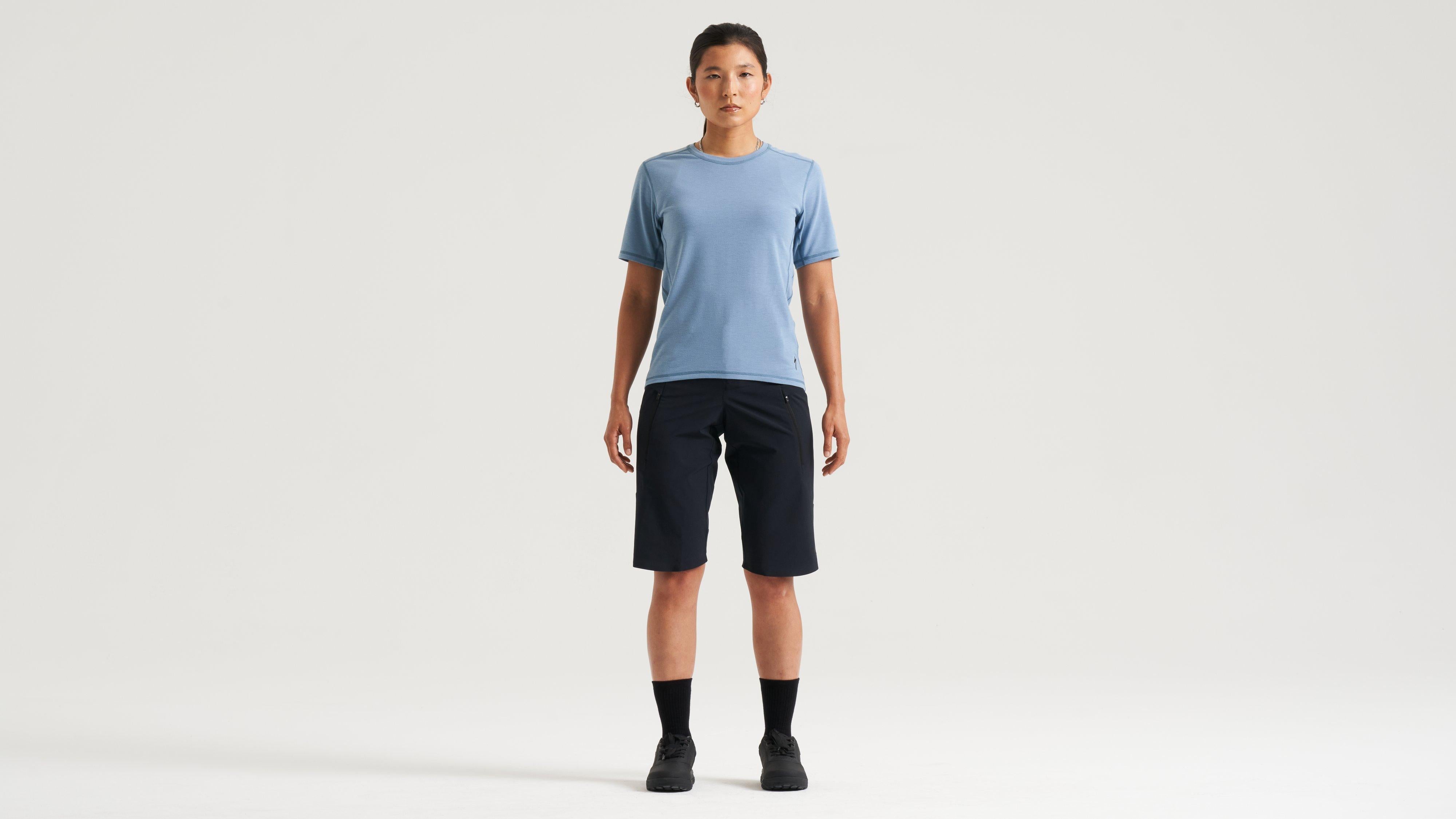 64225-60_APP_TRACTION-SHORT-WMN-BLK_HERO.jpg