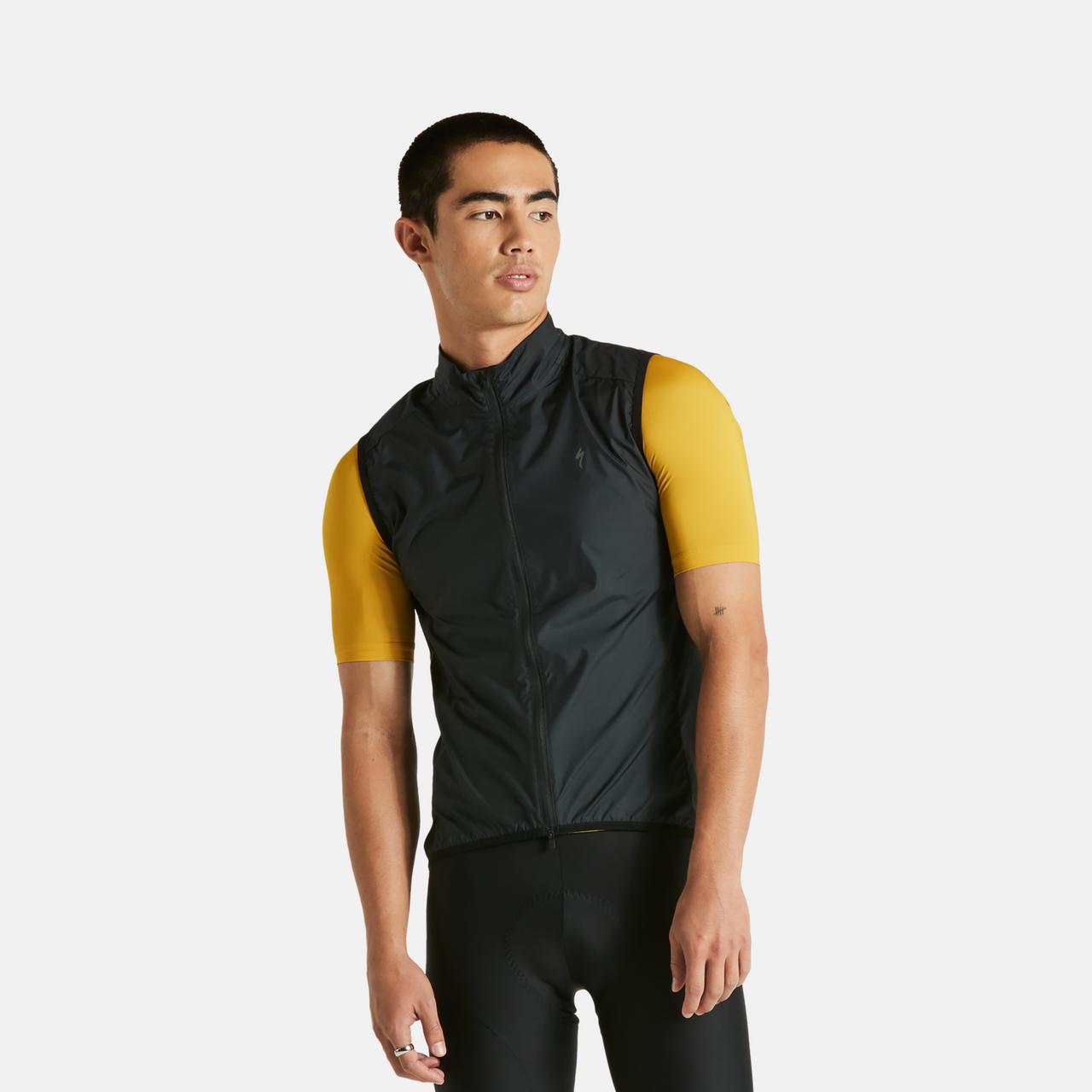 64421-200_APP_RACE-SERIES-WIND-GILET-MEN-BLK-M_PLP-HERO-SQUARE.jpg