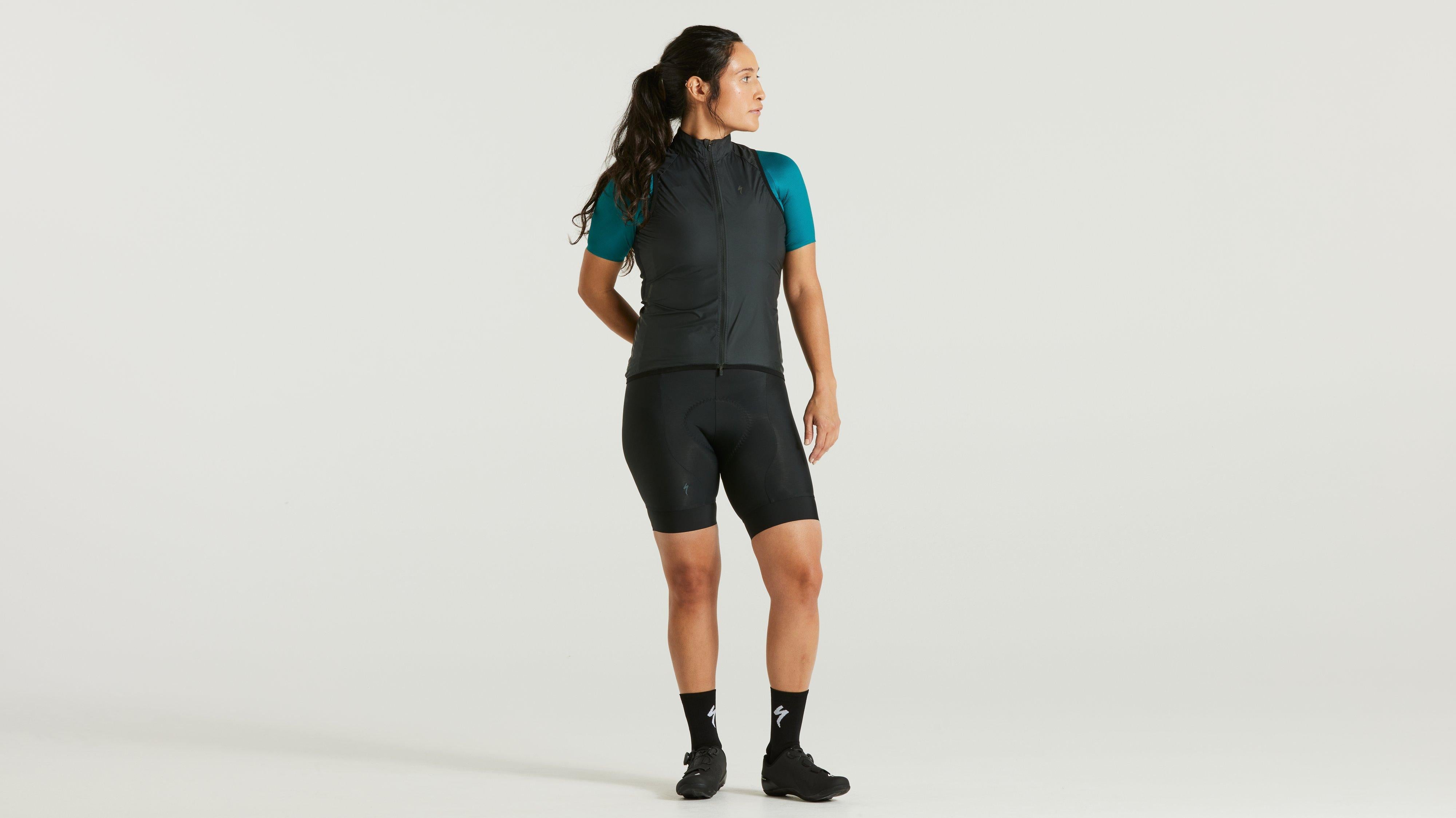 64421-220_APP_RACE-SERIES-WIND-GILET-WMN-BLK-S_HERO.jpg