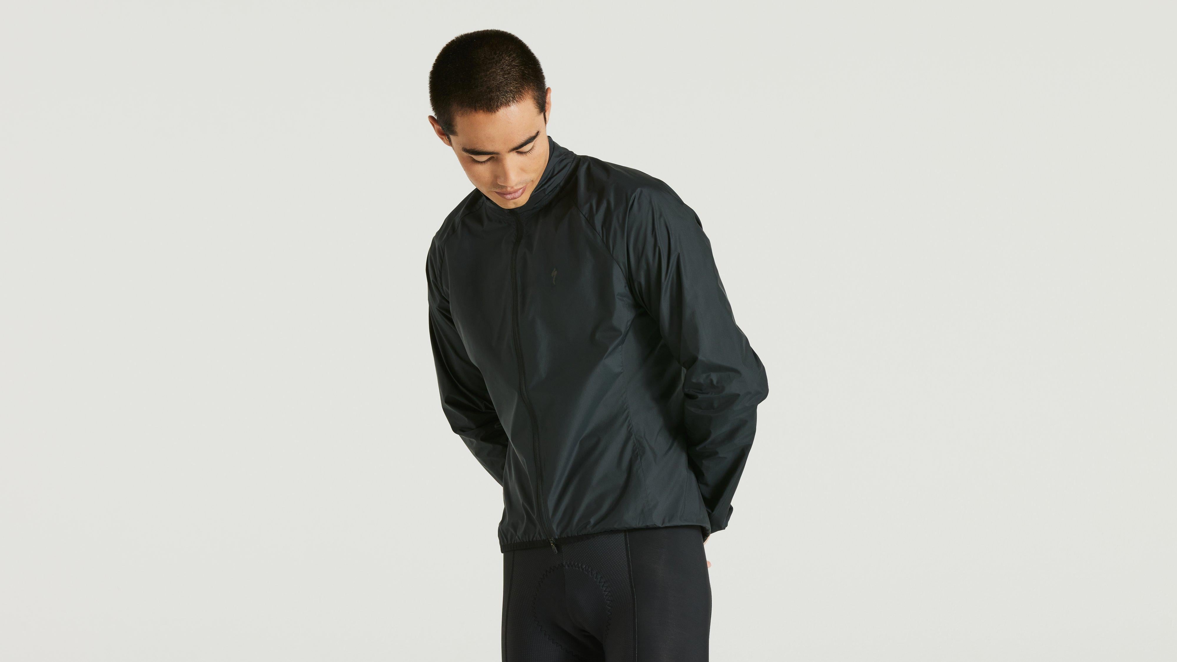 64421-690_APP_RACE-SERIES-WIND-JACKET-MEN-BLK-M_FRONT-3-4.jpg