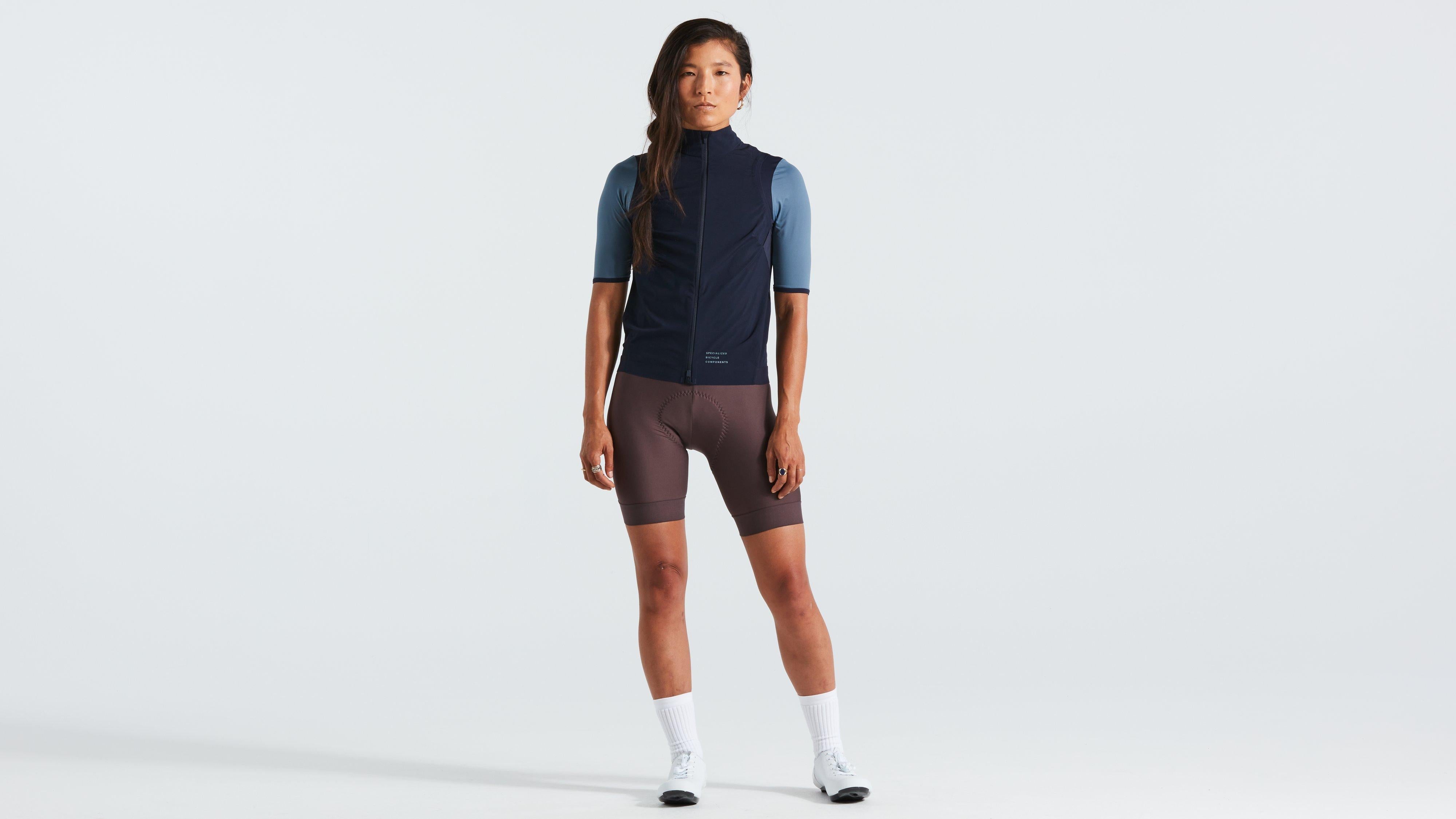 64422-032_APP_PRIME-WIND-VEST-WMN-DKNVY-M_HERO.jpg