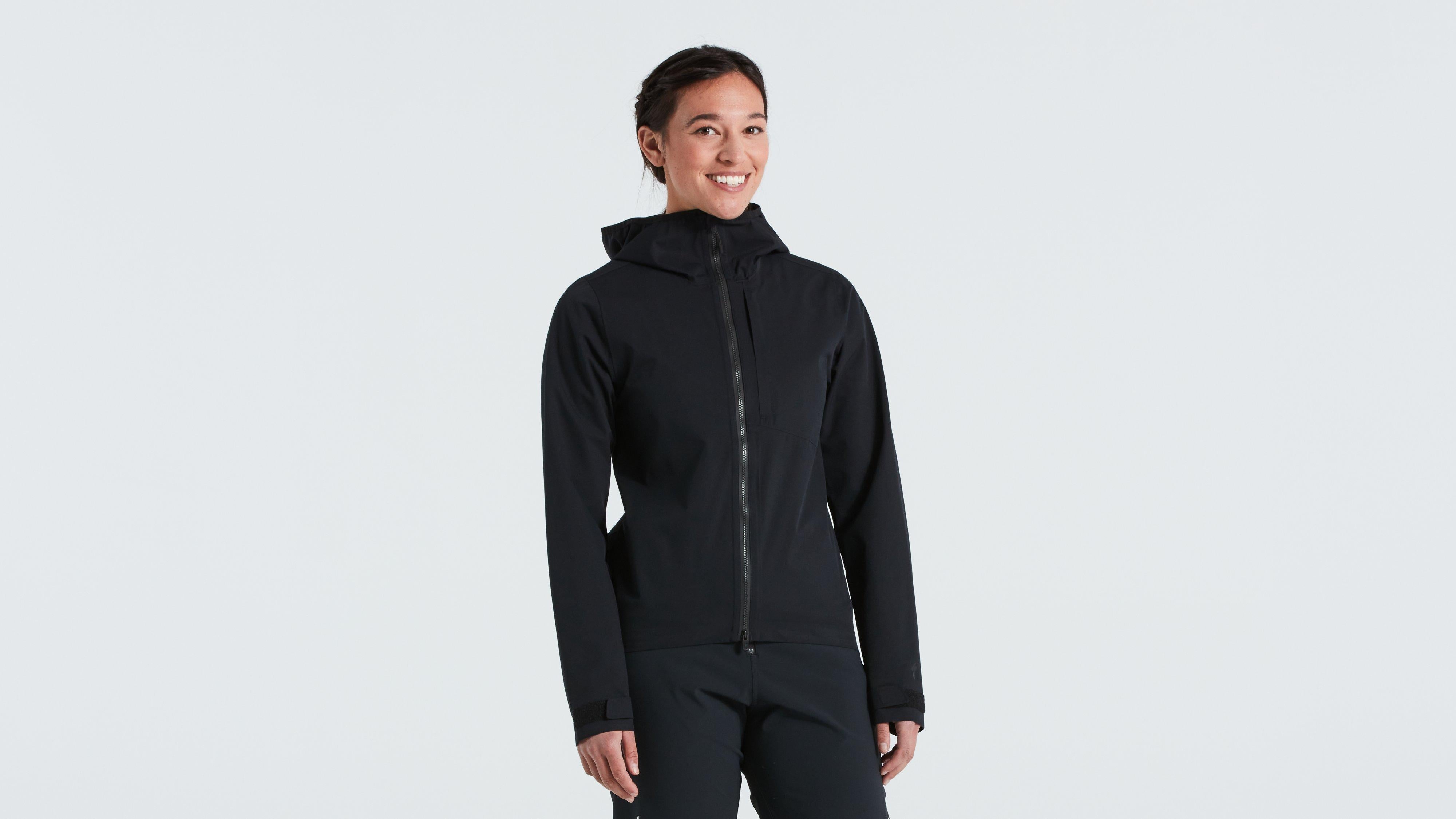 64422-820_APP_TRAIL-RAIN-JACKET-WMN-BLK-M_HERO.jpg