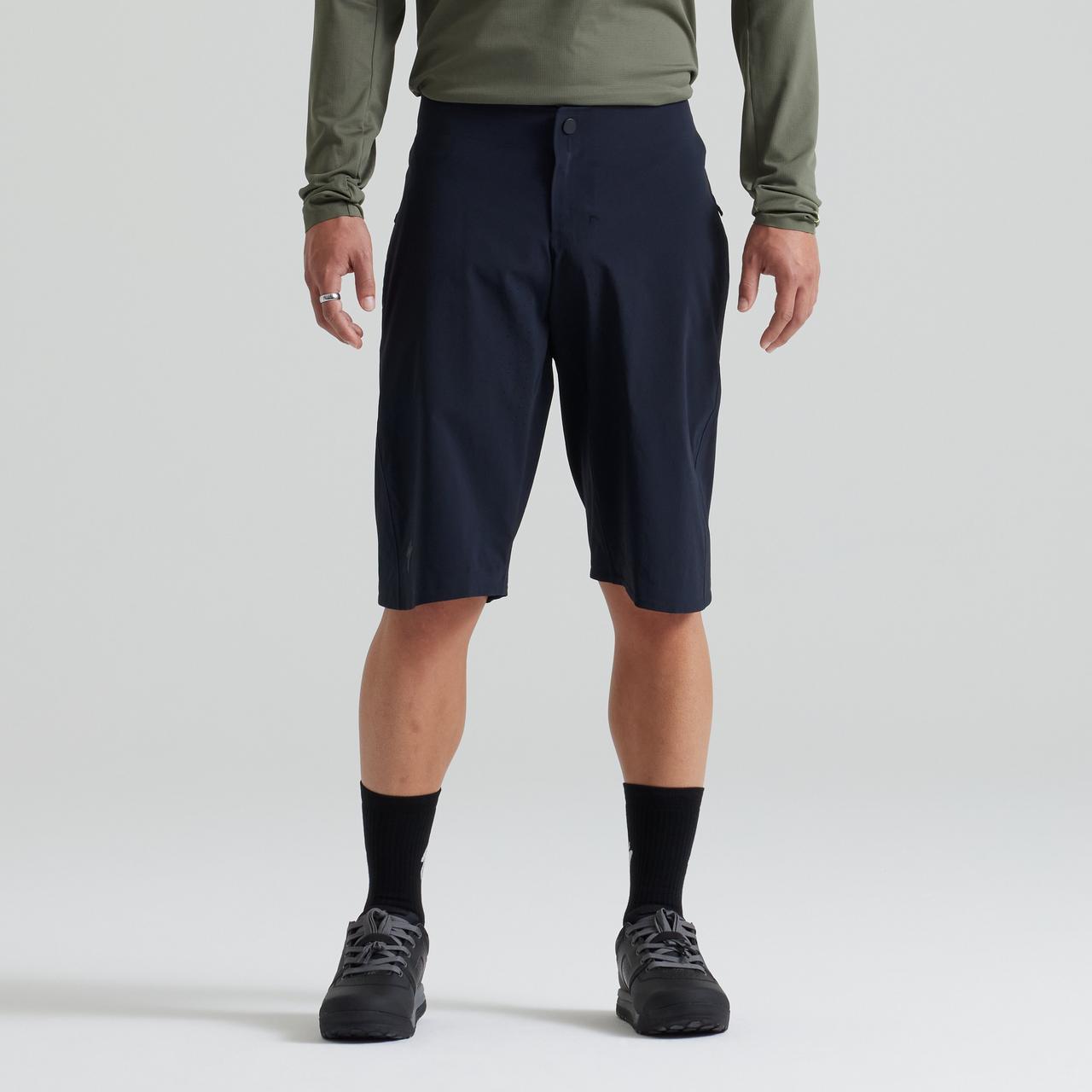 64523-3613_APP_GRAVITY-TRAINING-RACE-SHORT-MEN-BLK_PLP-HERO-SQUARE.jpg