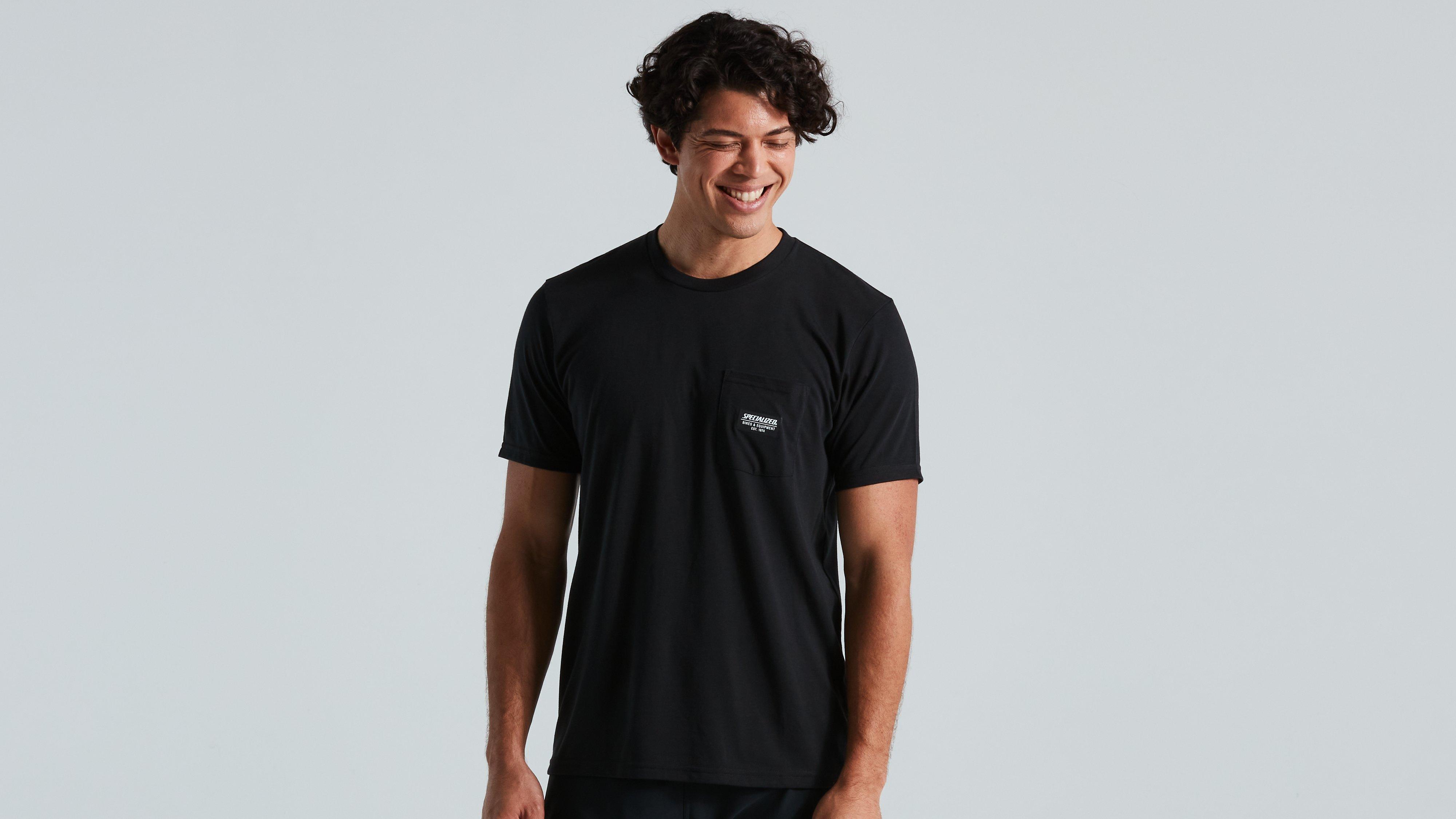 64620-070_APP_POCKET-TEE-MEN-BLK-M_HERO.jpg