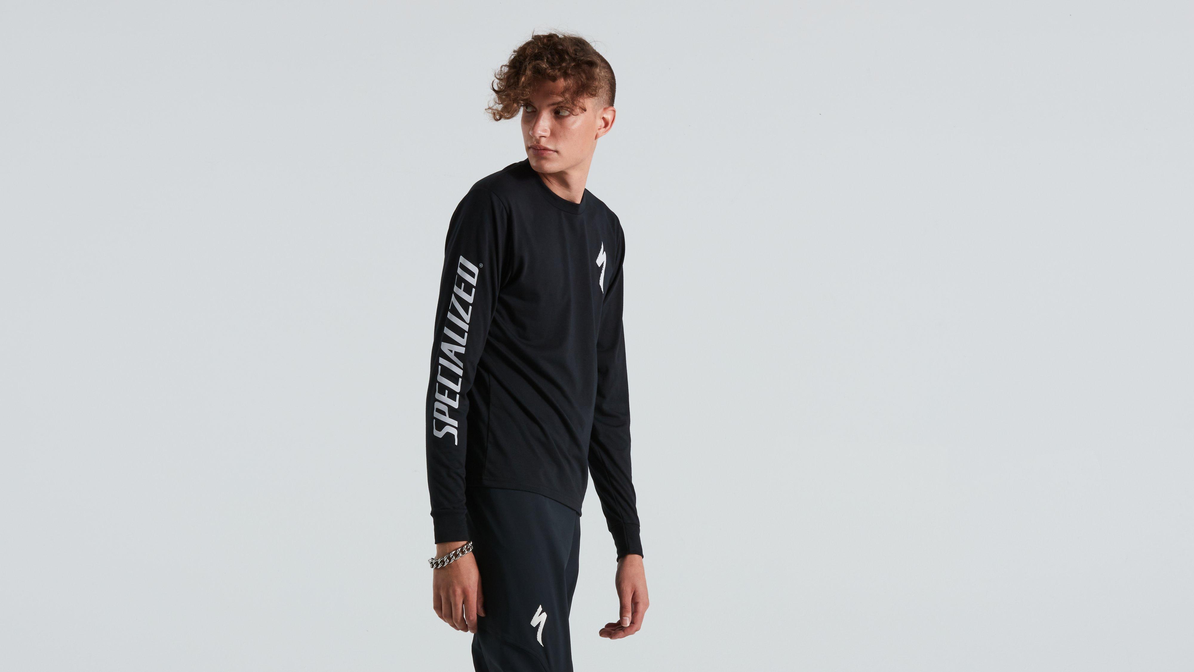 64622-090_APP_SPECIALIZED-TEE-LS-MEN-BLK-M_FRONT-3-4.jpg