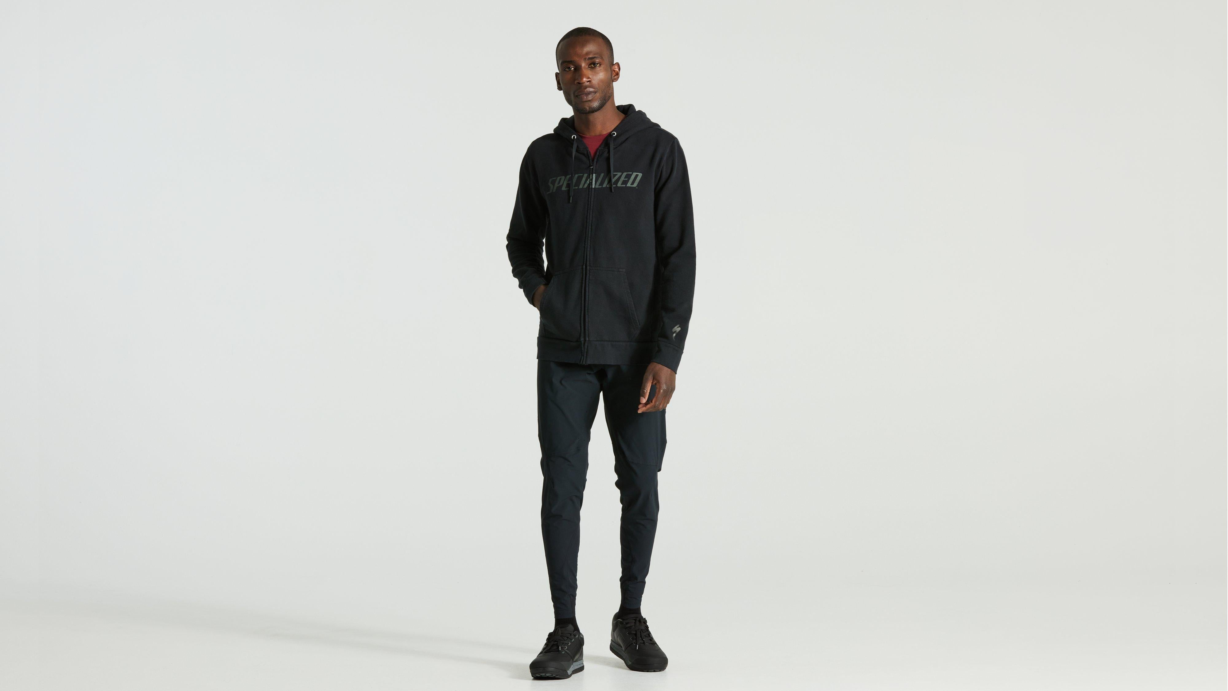 64622-620_APP_LEGACY-WORDMARK-ZIP-UP-HOODIE-MEN-BLK_HERO.jpg