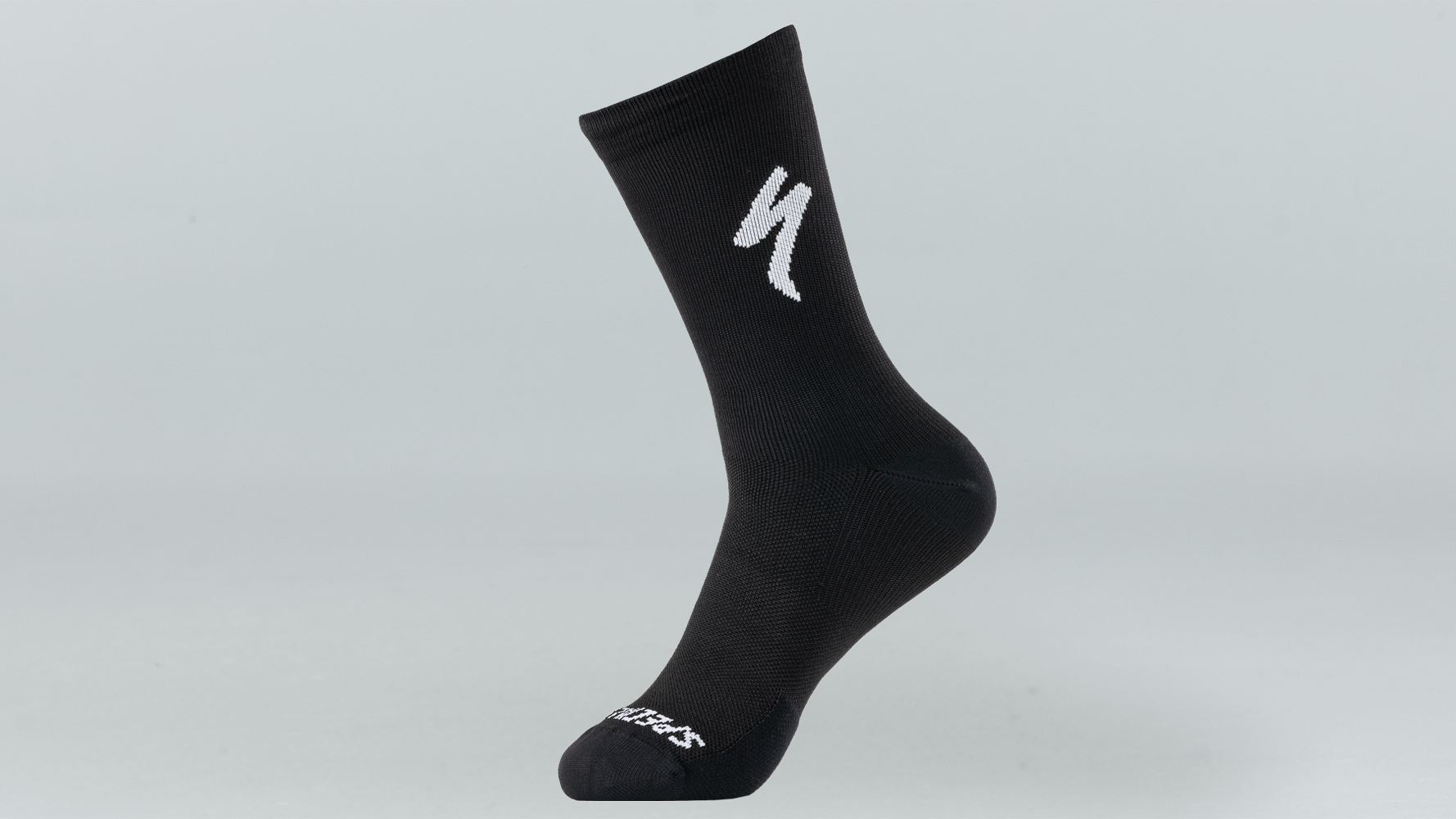 64721-242_APP_SOFT-AIR-TALL-SOCK-BLK-WHT-M_HERO.png