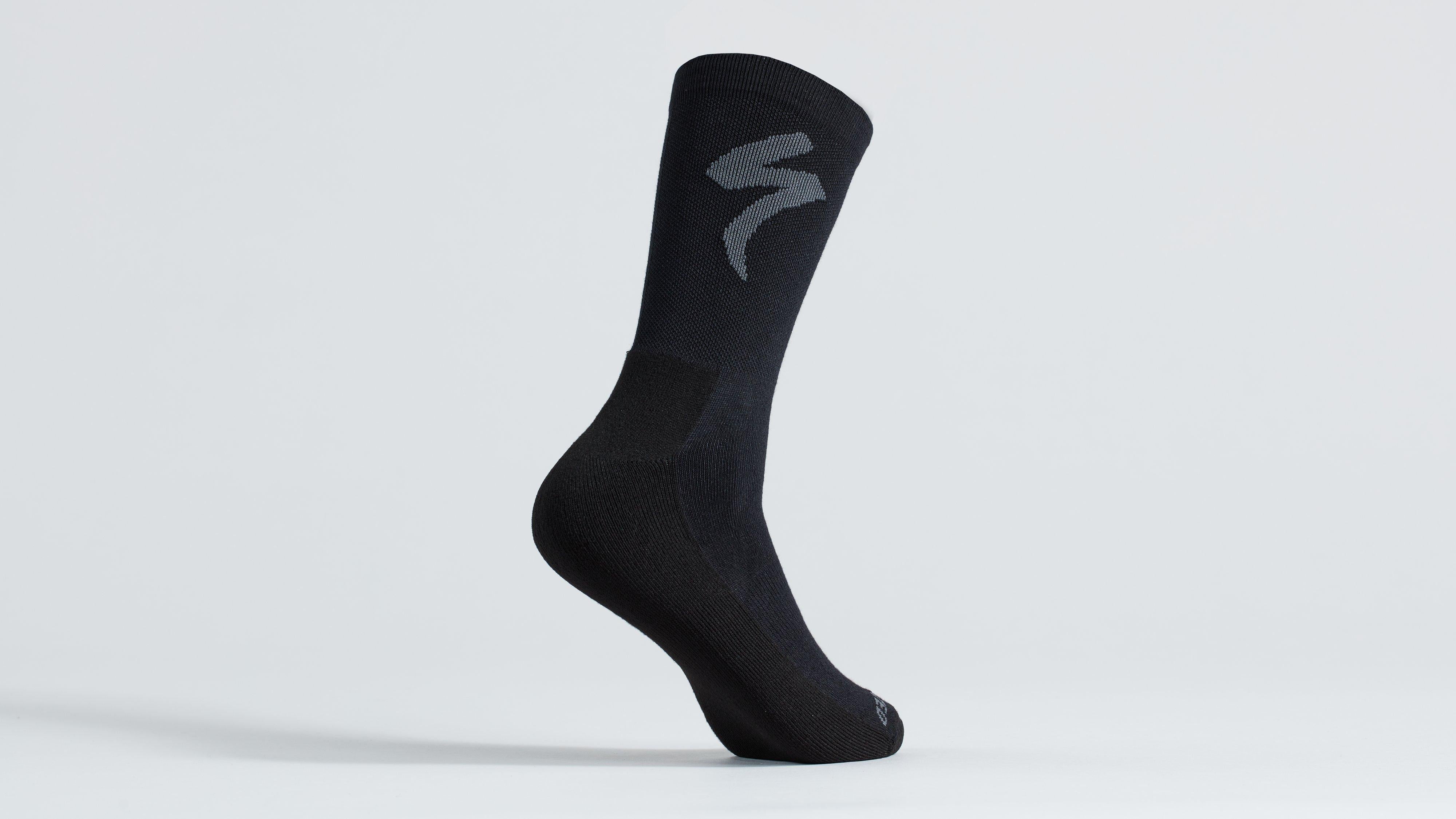 64722-340_APP_PRIMALOFT-LIGHTWEIGHT-TALL-LOGO-SOCK-BLK-M_HERO.jpg