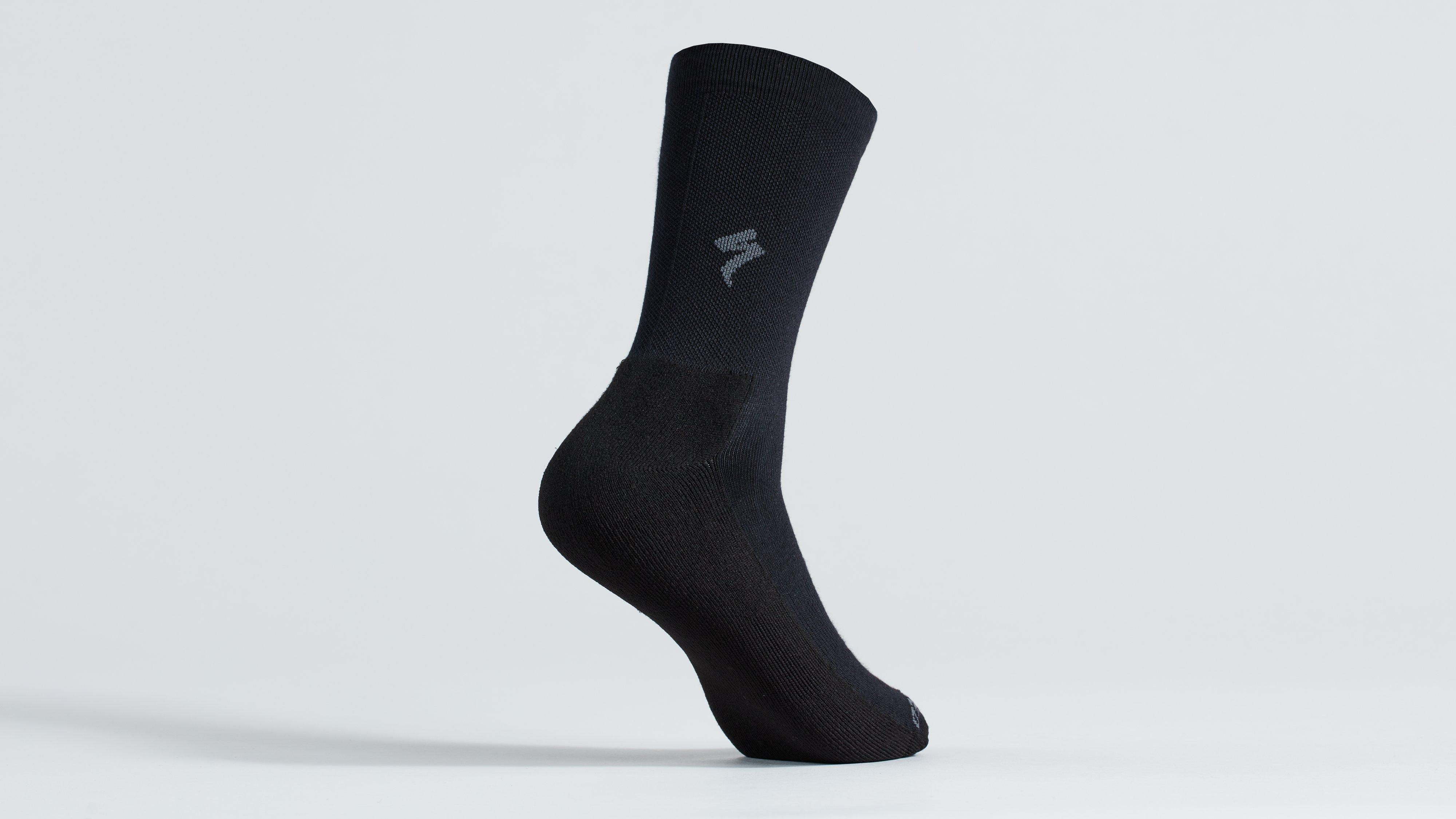 64722-350_APP_PRIMALOFT-LIGHTWEIGHT-TALL-SOCK-BLK-M_HERO.jpg