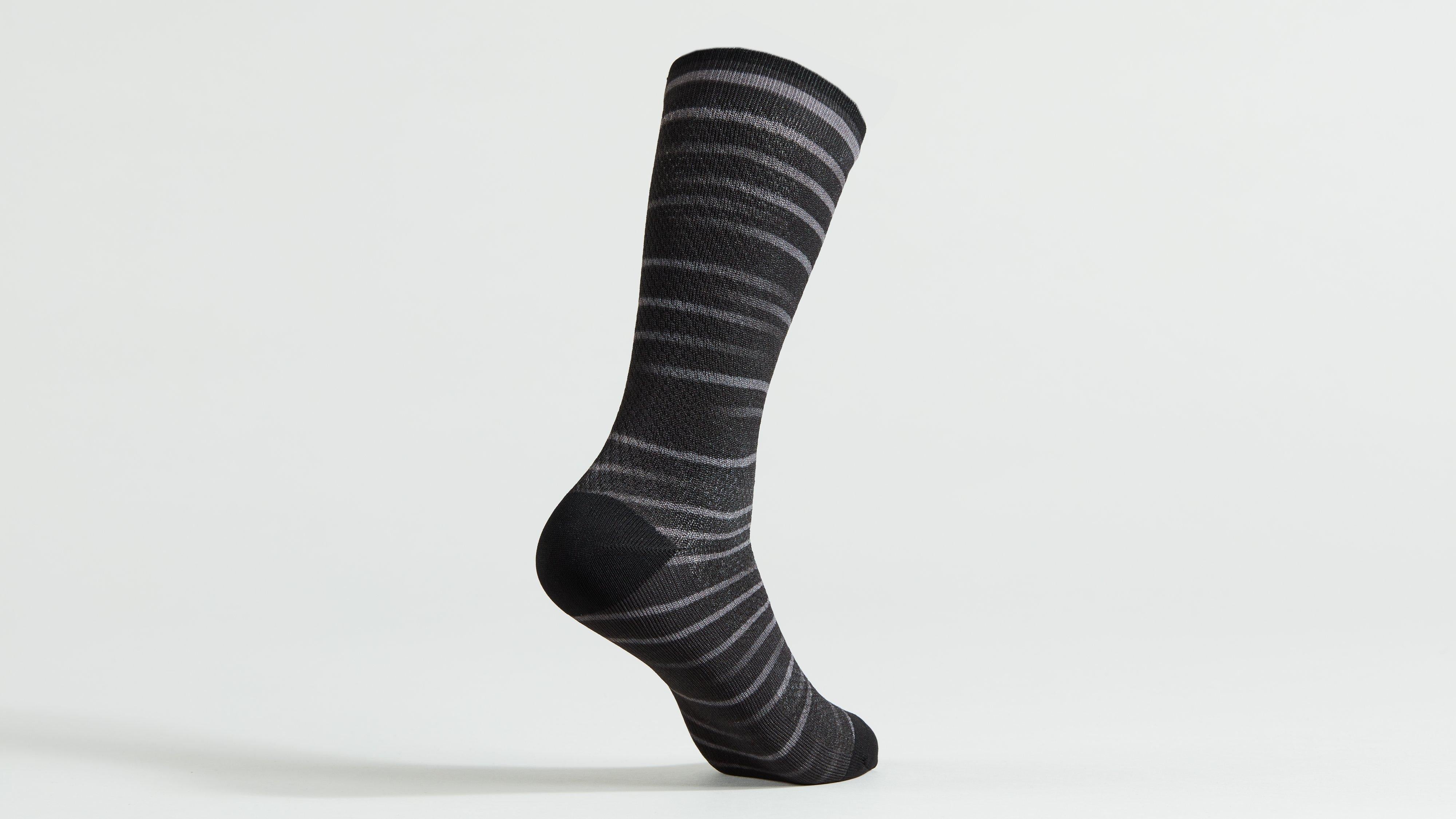 64722-390_APP_SOFT-AIR-TALL-SOCK-BLK-MIRAGE-M_HERO.jpg