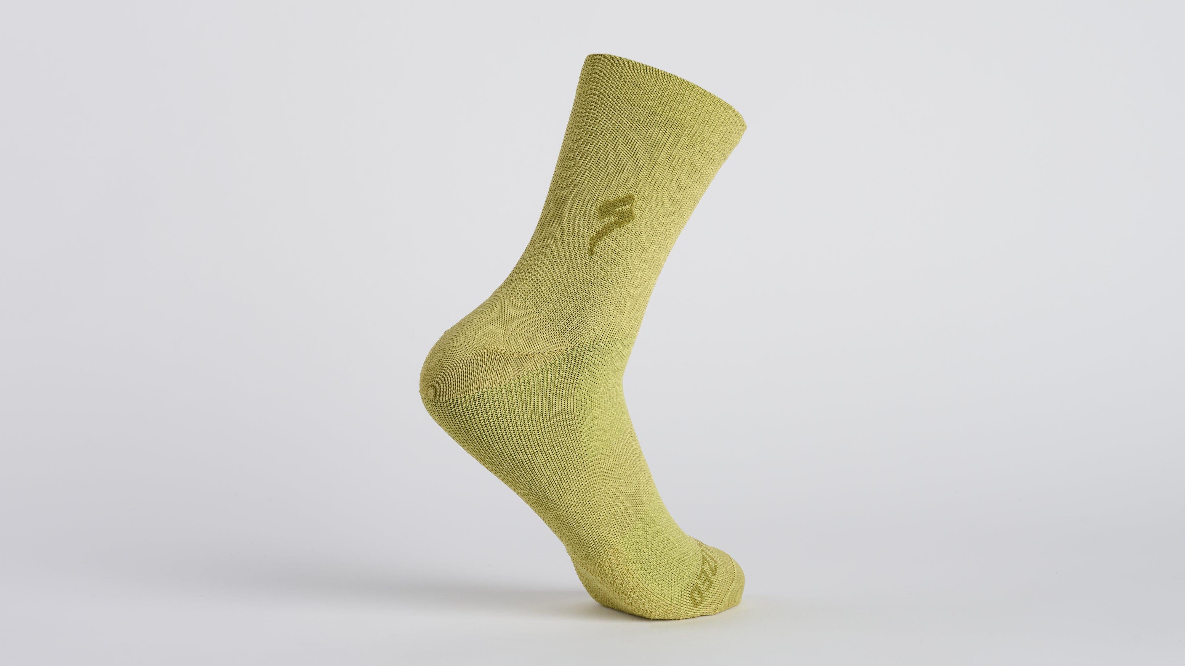 64723-383_APP_SOFT-AIR-MID-SOCK-OLVGRN_HERO.jpg