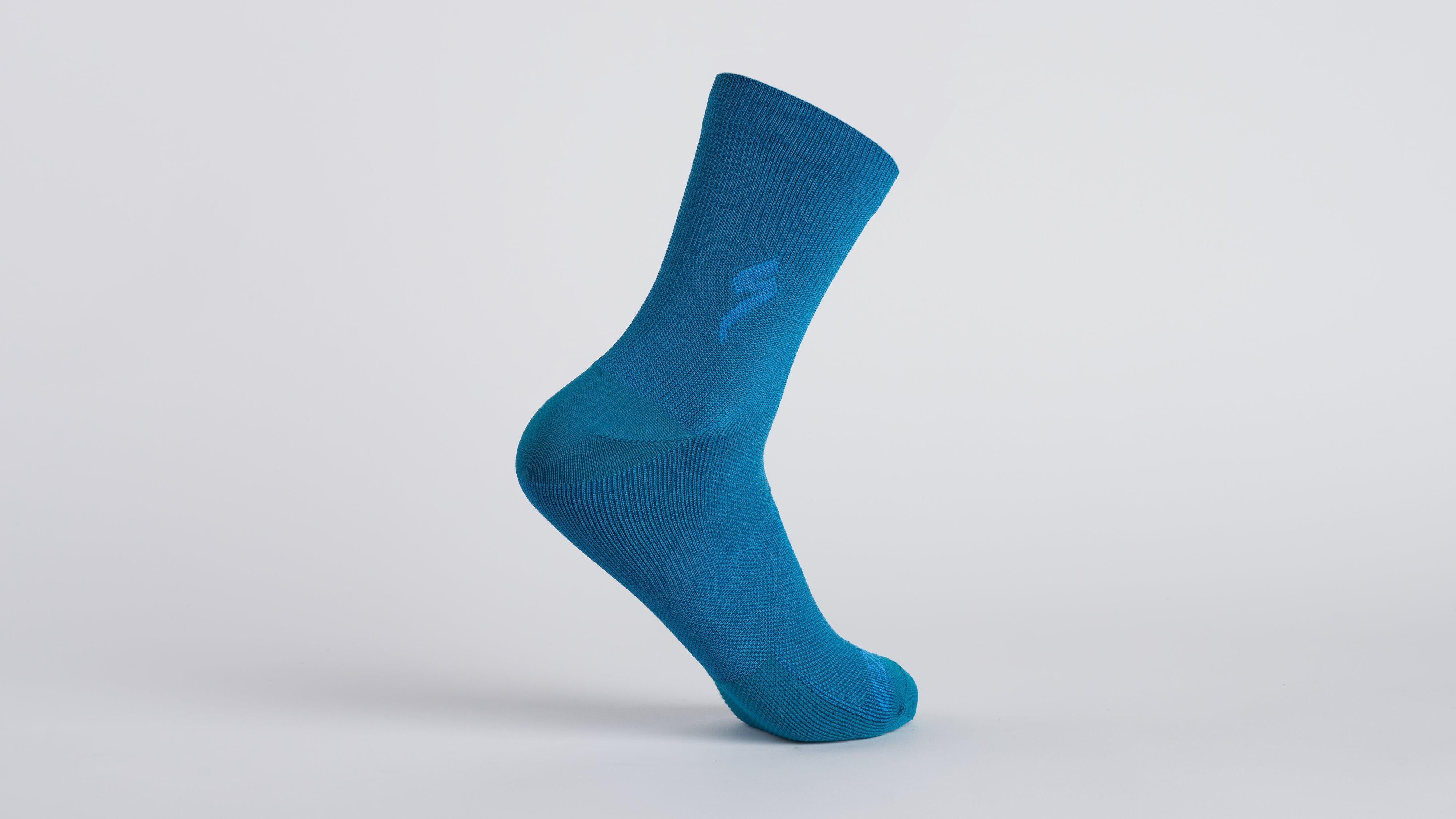 64723-384_APP_SOFT-AIR-MID-SOCK-SPHR_HERO.jpg