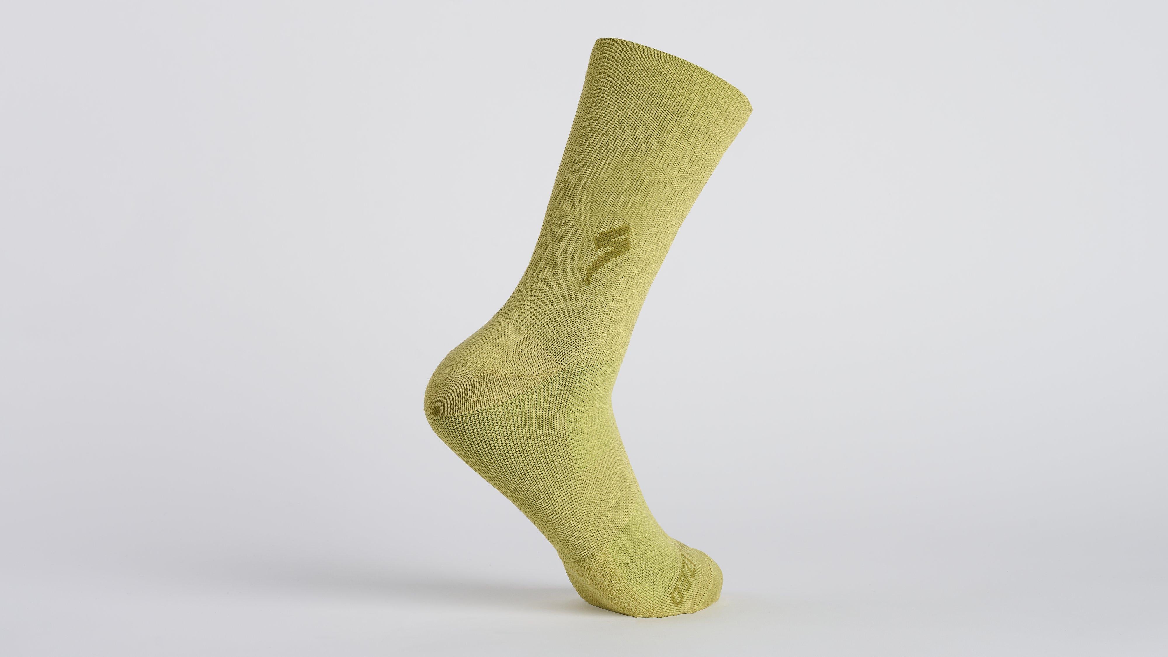 64723-393_APP_SOFT-AIR-TALL-SOCK-OLVGRN_HERO.jpg