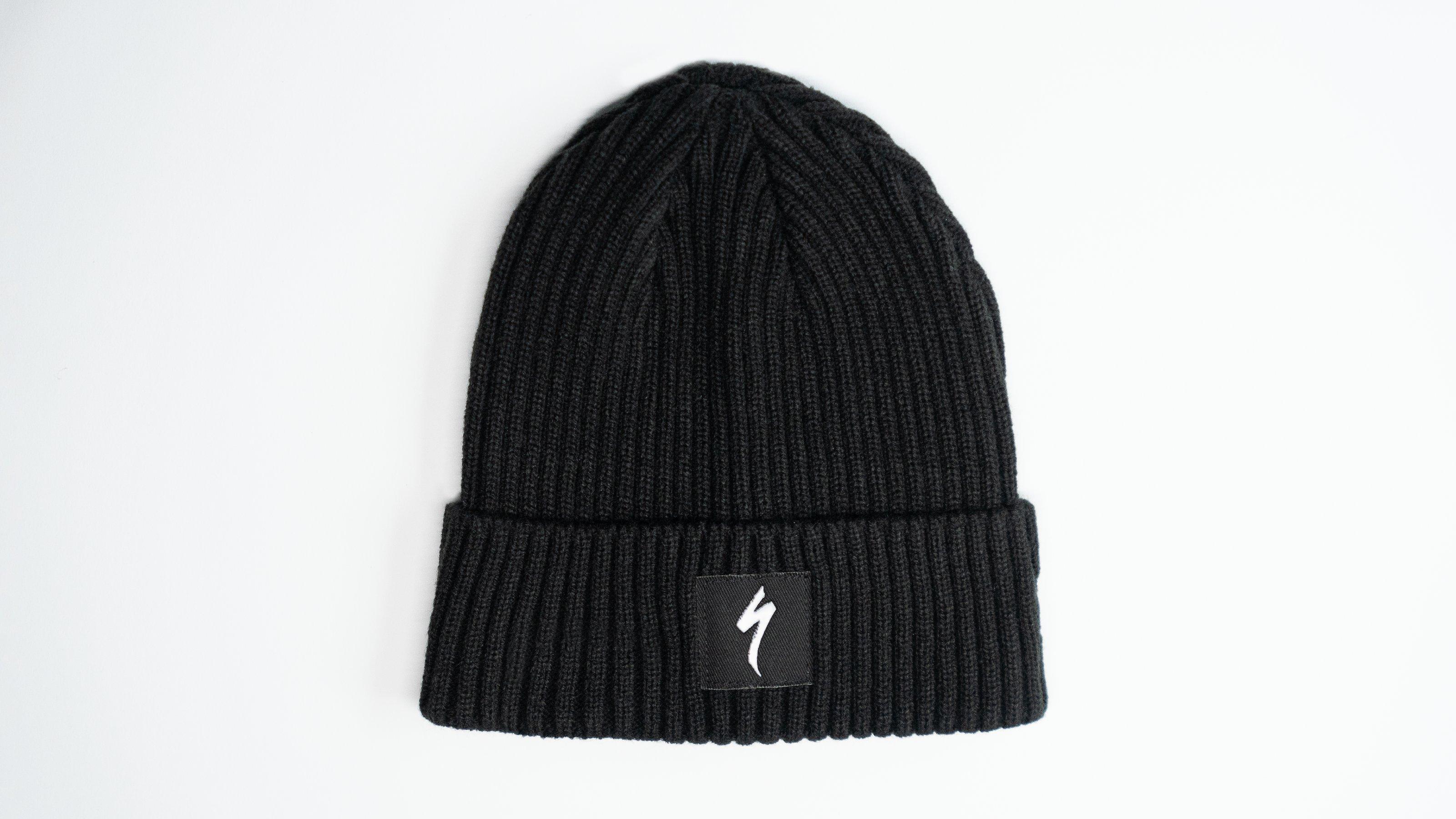 64820-210_APP_BLACK-NEW-ERA-CUFF-BEANIE-BLK-OSFA_HERO.jpg