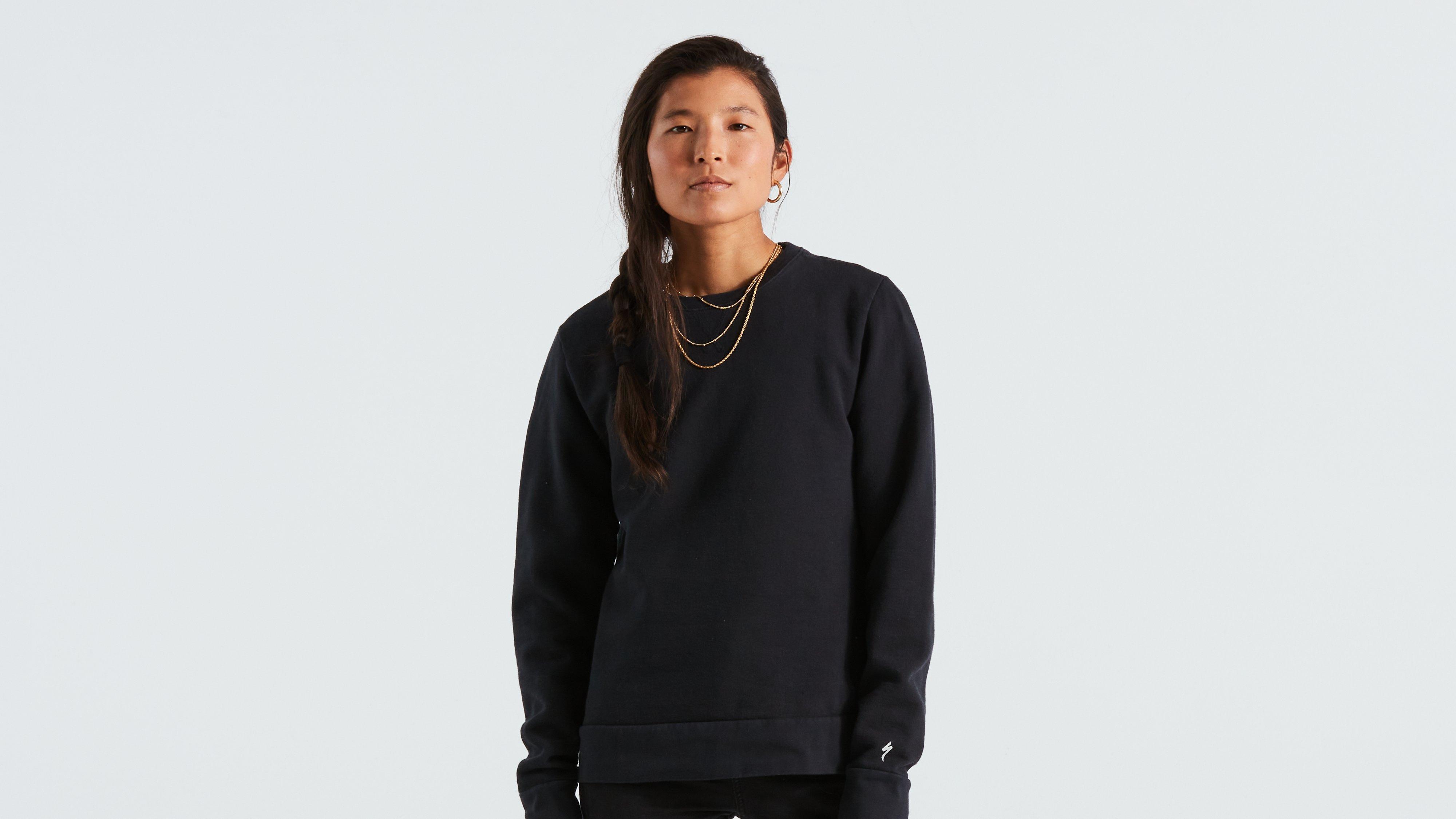 64922-140_APP_LEGACY-CREWNECK-LS-WMN-BLK-M_HERO.jpg