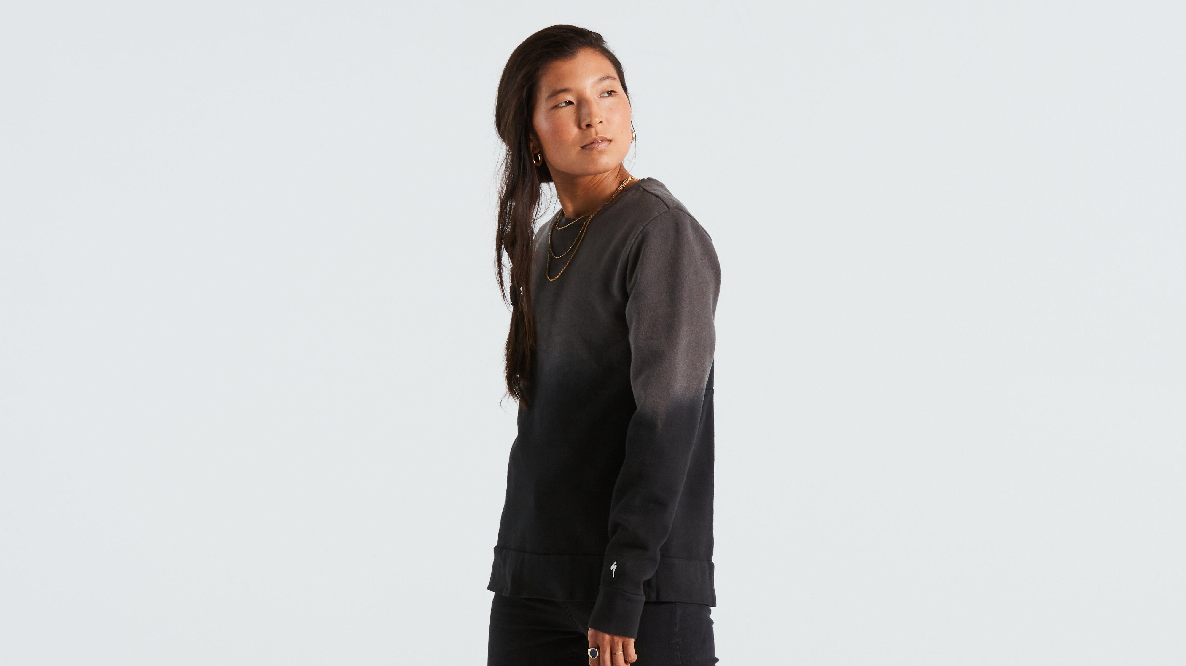 64922-190_APP_LEGACY-SPRAY-CREWNECK-LS-WMN-BLK-M_HERO.jpg